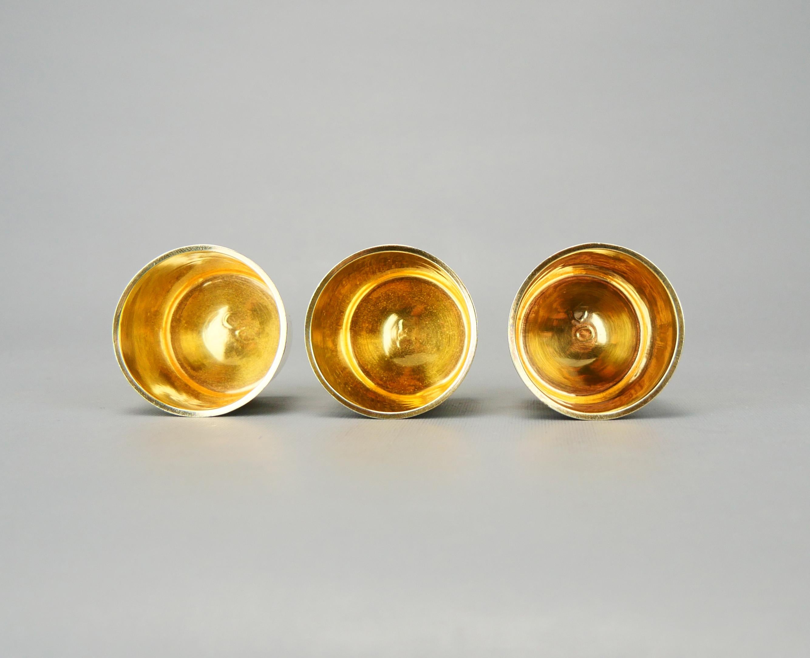 1809 - 1819 Tre bicchieri francesi Paris Shots Jiggers in argento massiccio dorato 911 / 61g in vendita 1