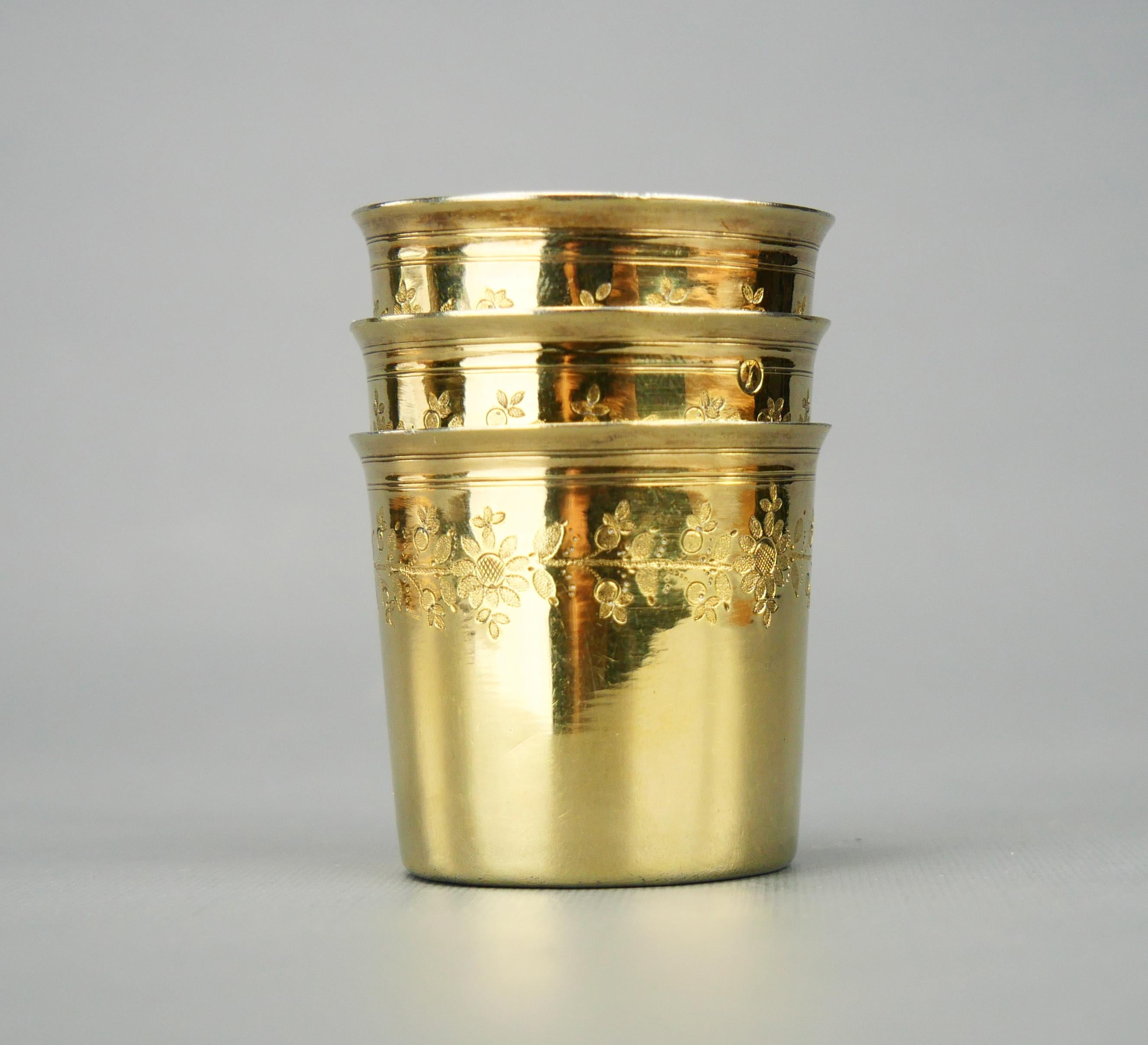 1809 - 1819 Tre bicchieri francesi Paris Shots Jiggers in argento massiccio dorato 911 / 61g in vendita 5