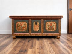 1809 Coffre à couvertures peint à motifs floraux vert alpin