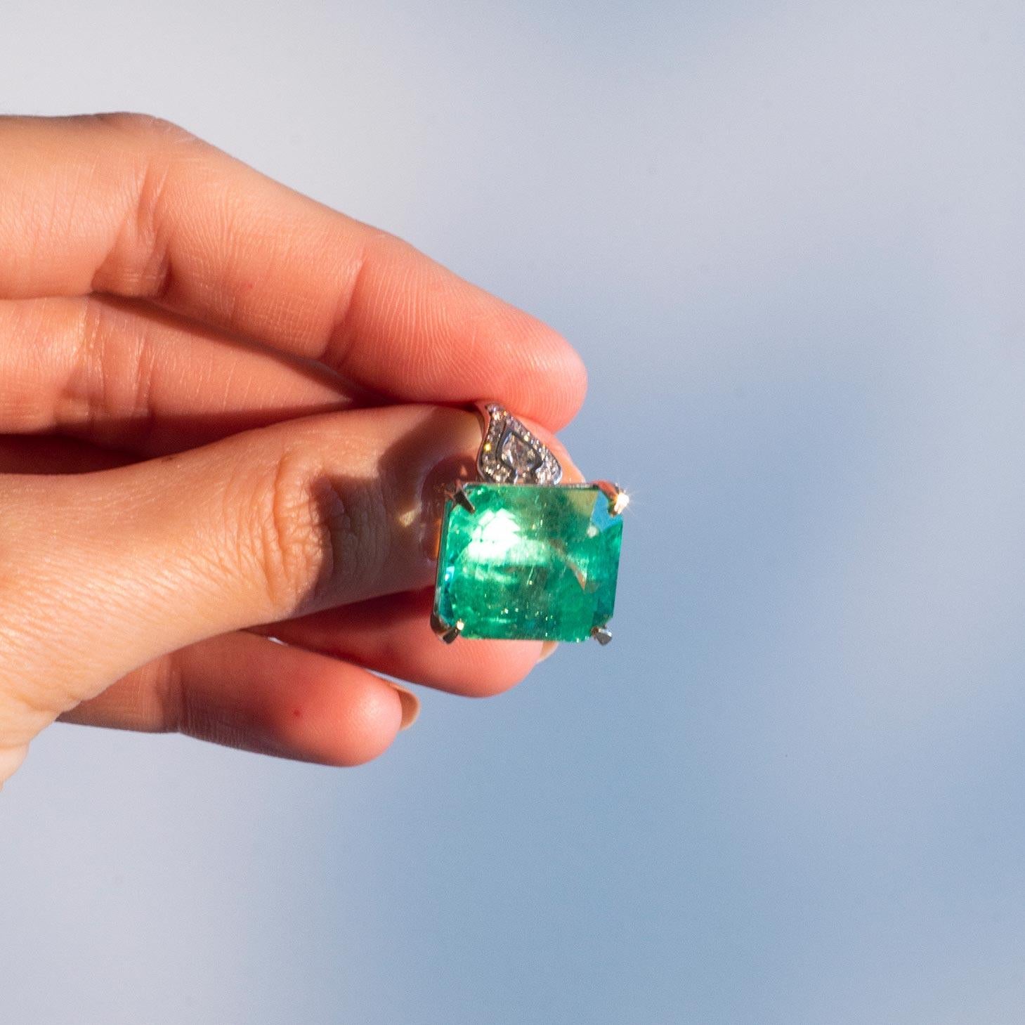 18,09 Karat Smaragd- und Diamantring aus 18 Karat Weißgold im Angebot 7