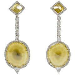 Boucles d'oreilles en diamants jaunes naturels de 18,09 carats et diamants blancs en tranches
