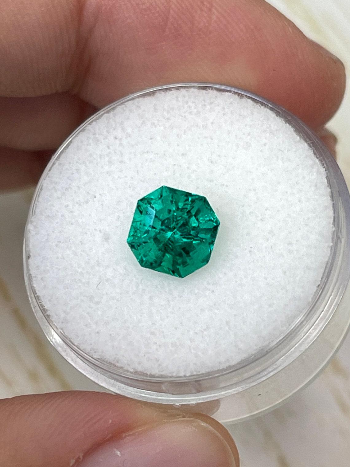1,80ct AAA+ Muzo Verde Asscher Cut Gema Colombiana 7,3x7,3 Genuina Piedra de Nacimiento de Mayo en Nuevo estado para la venta en Jupiter, FL