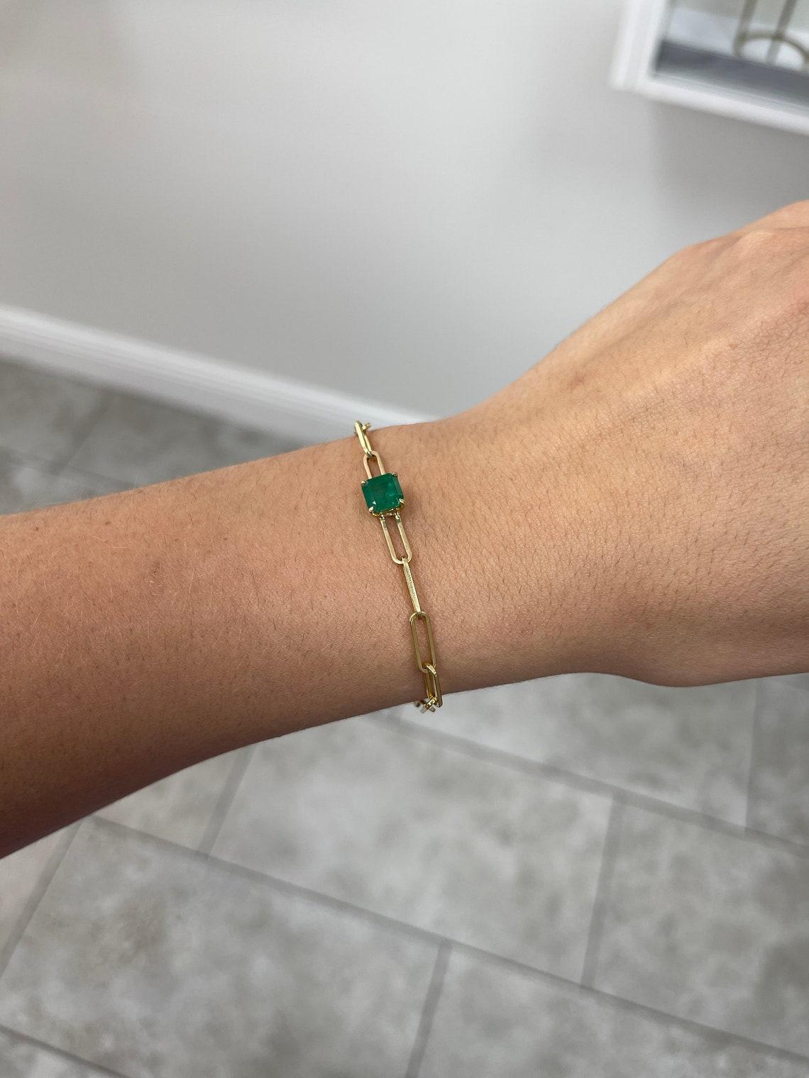 Art Deco 1.80ct Asscher Cut Emerald Solitaire Bracelet – 14K Gold Paperclip Design For Sale