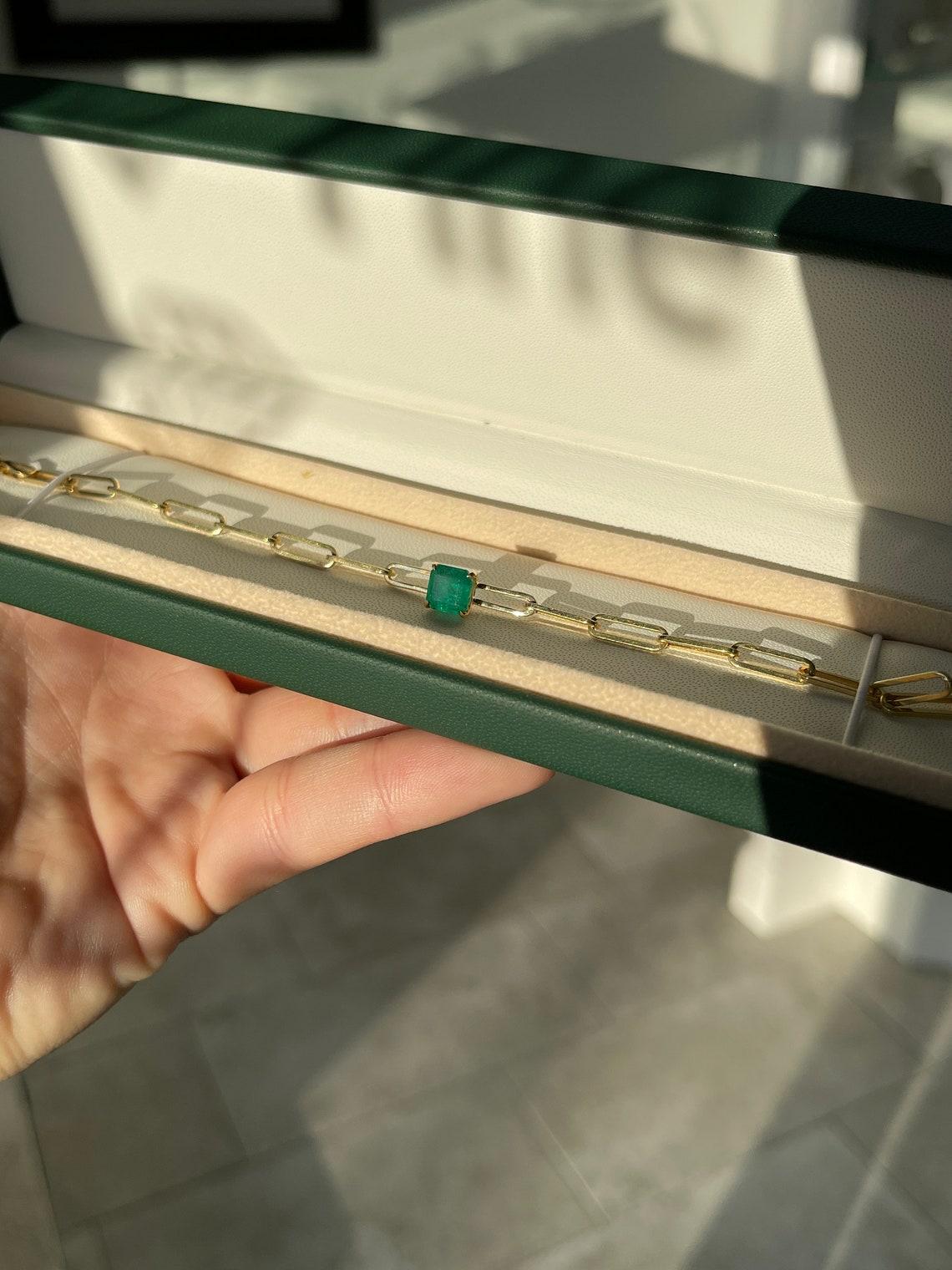 1.80ct Asscher Cut Emerald Solitaire Bracelet – 14K Gold Paperclip Design For Sale 1