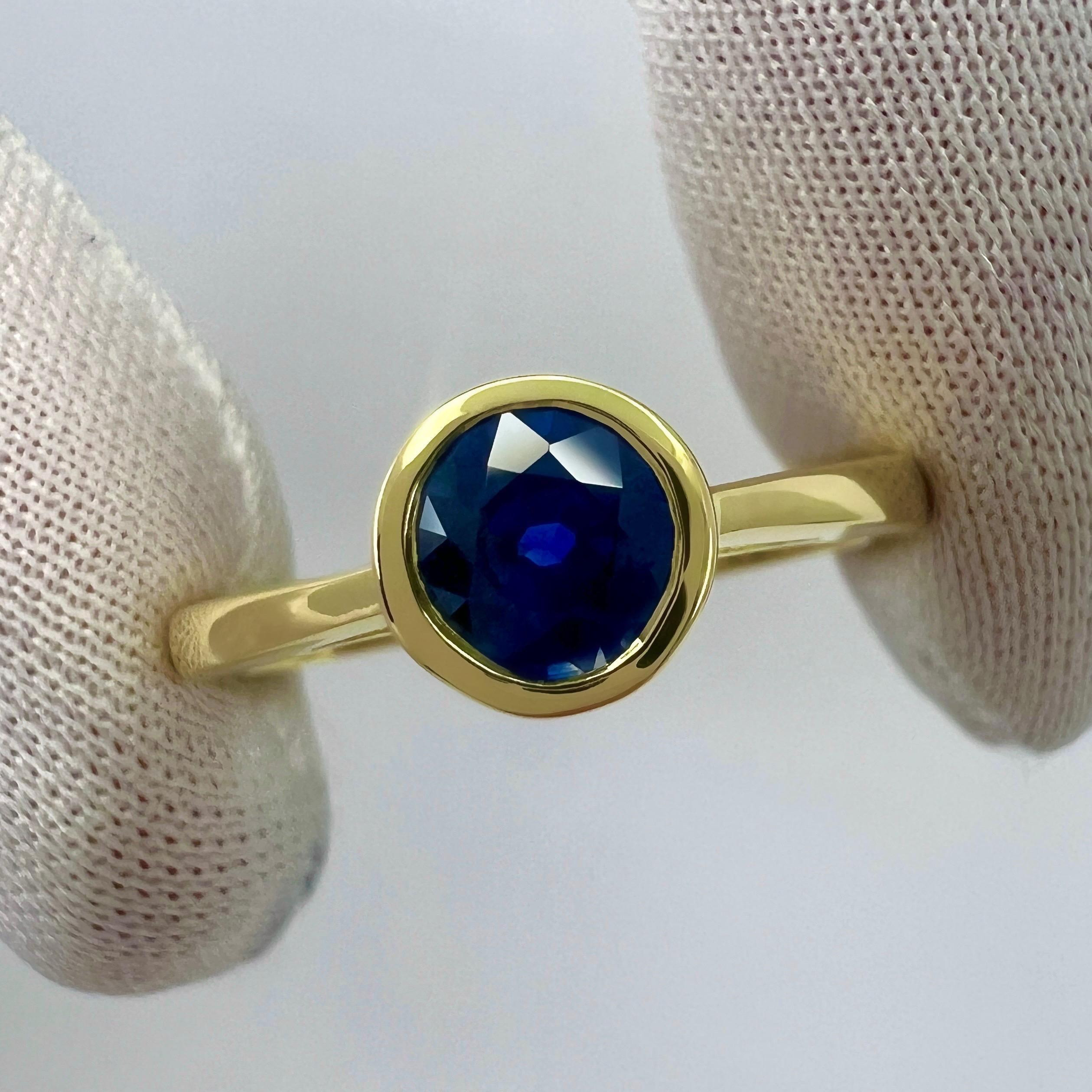 Bague rubans en or jaune 18 carats avec saphir de Ceylan rond bleu tournesol de 1,80 carat Neuf - En vente à Birmingham, GB