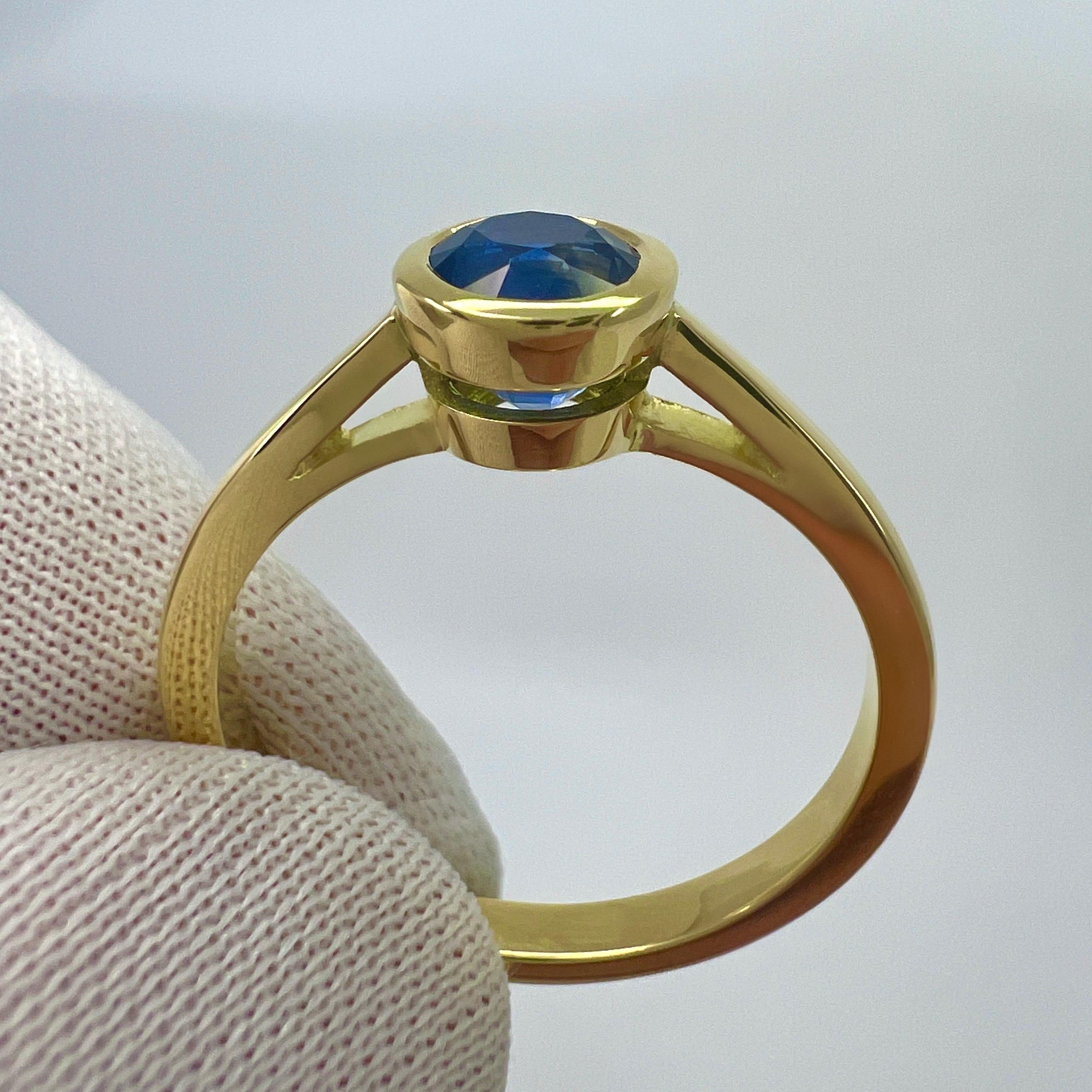 Bague rubans en or jaune 18 carats avec saphir de Ceylan rond bleu tournesol de 1,80 carat Pour femmes en vente