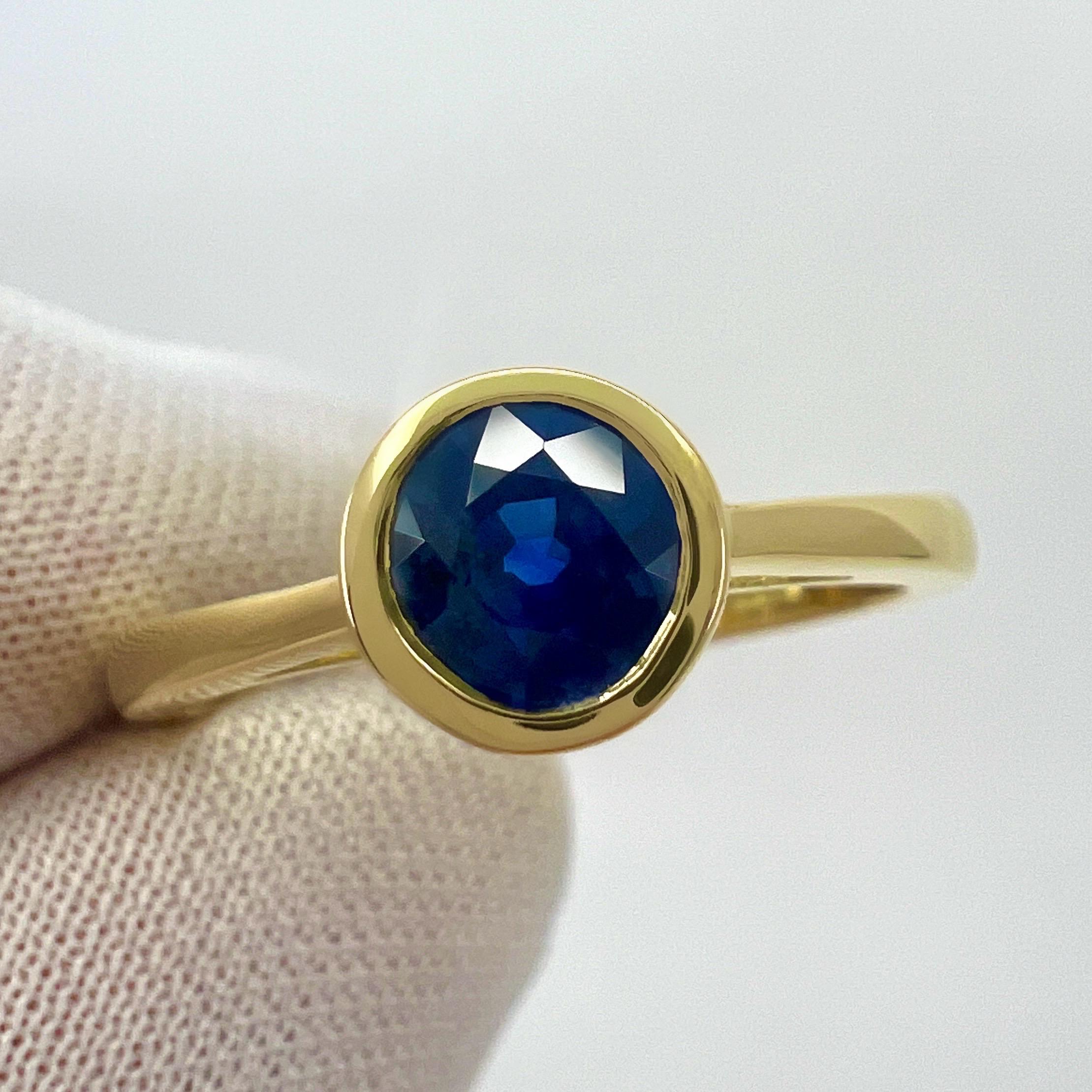 Bague rubans en or jaune 18 carats avec saphir de Ceylan rond bleu tournesol de 1,80 carat en vente 2