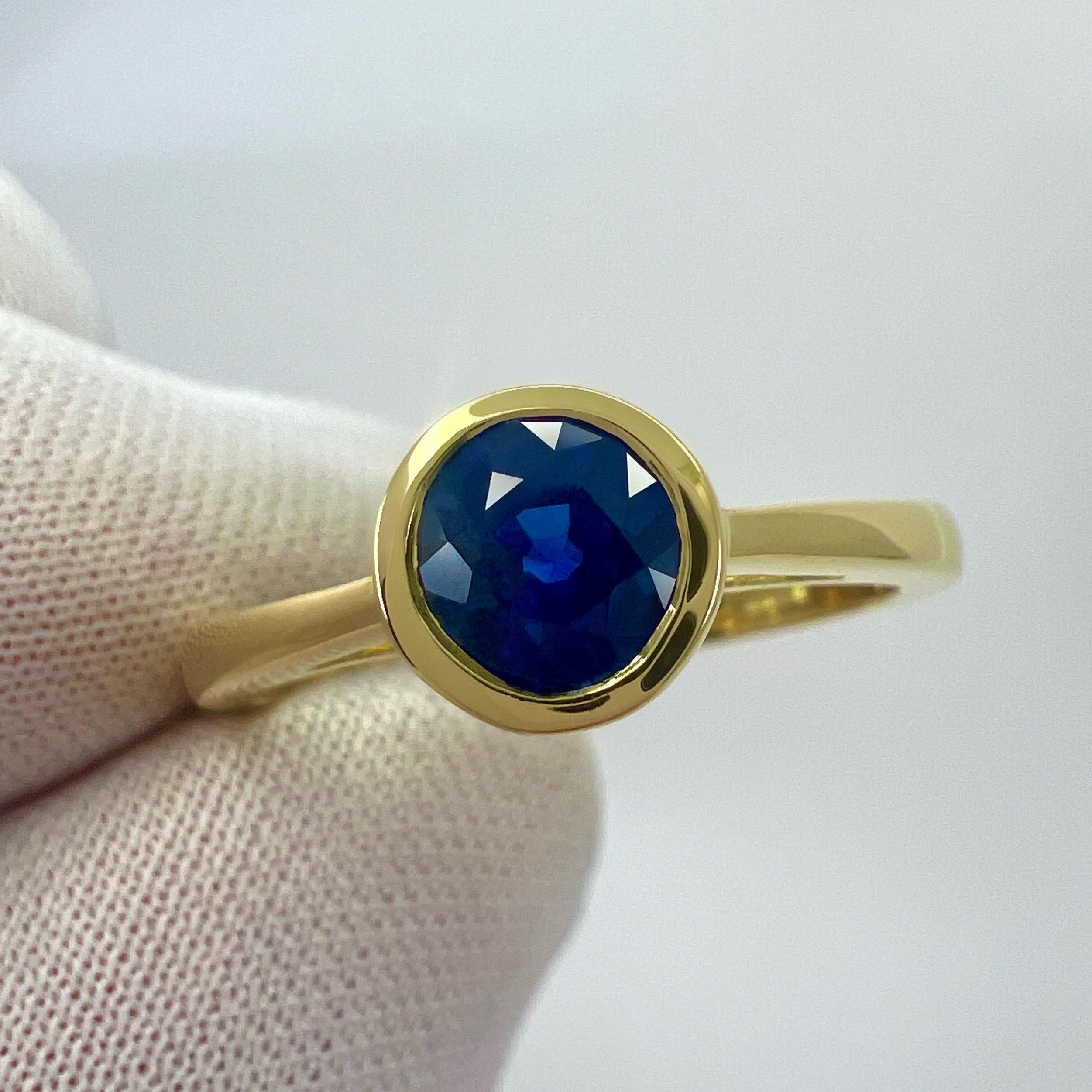 Bague rubans en or jaune 18 carats avec saphir de Ceylan rond bleu tournesol de 1,80 carat en vente 3