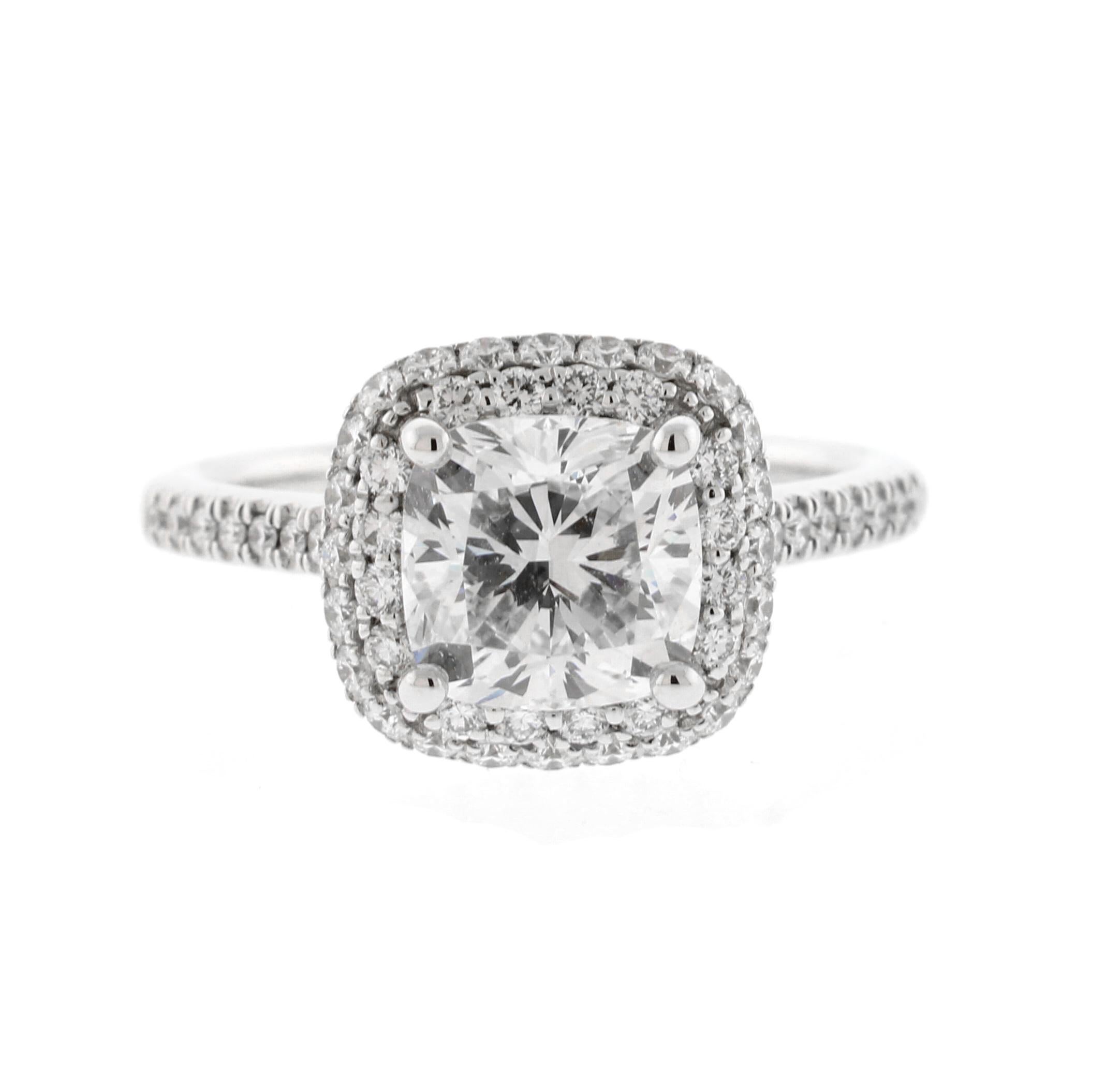 Taglio cuscino 1.80ct Cushion Cut Diamond Halo Engagement  Ring in vendita