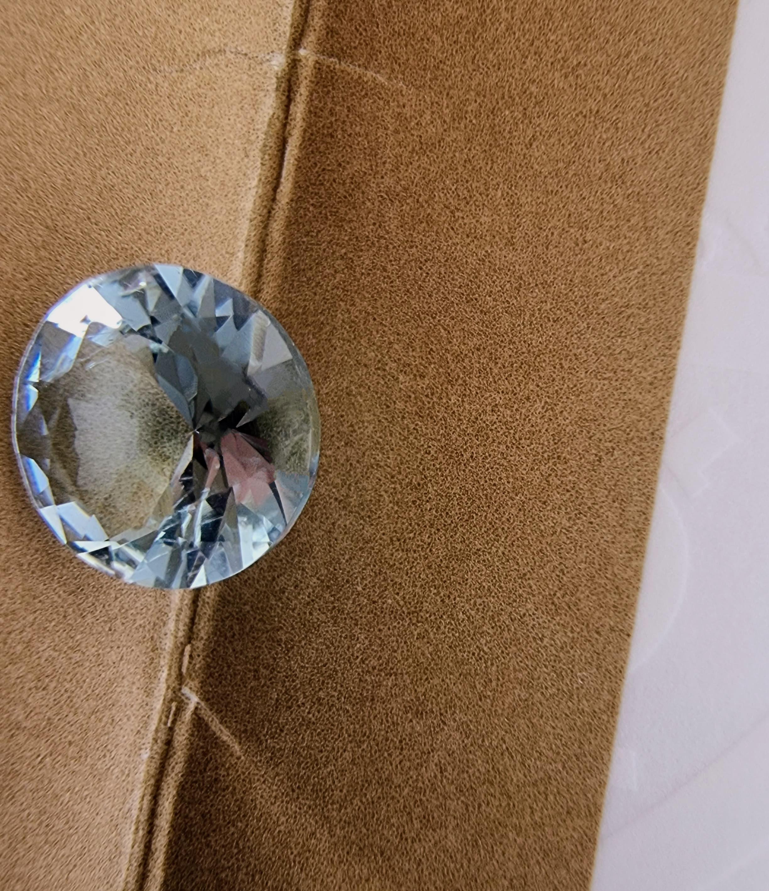 
Introducing our stunning 1.80  carat Light Blue Round Aquamarine Gemstone, a true testament to the enchanting beauty of nature's treasures. This exquisite gemstone exudes a delicate light blue hue, reminiscent of clear skies and tranquil seas,