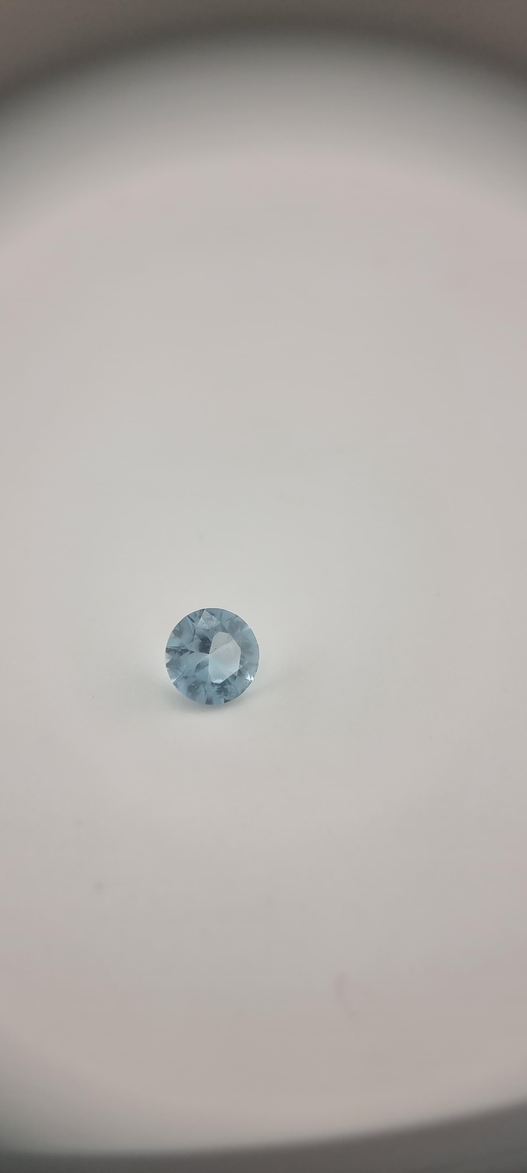 Women's or Men's 1.80ct Light Blue Round Aquamarine Gemstone For Sale