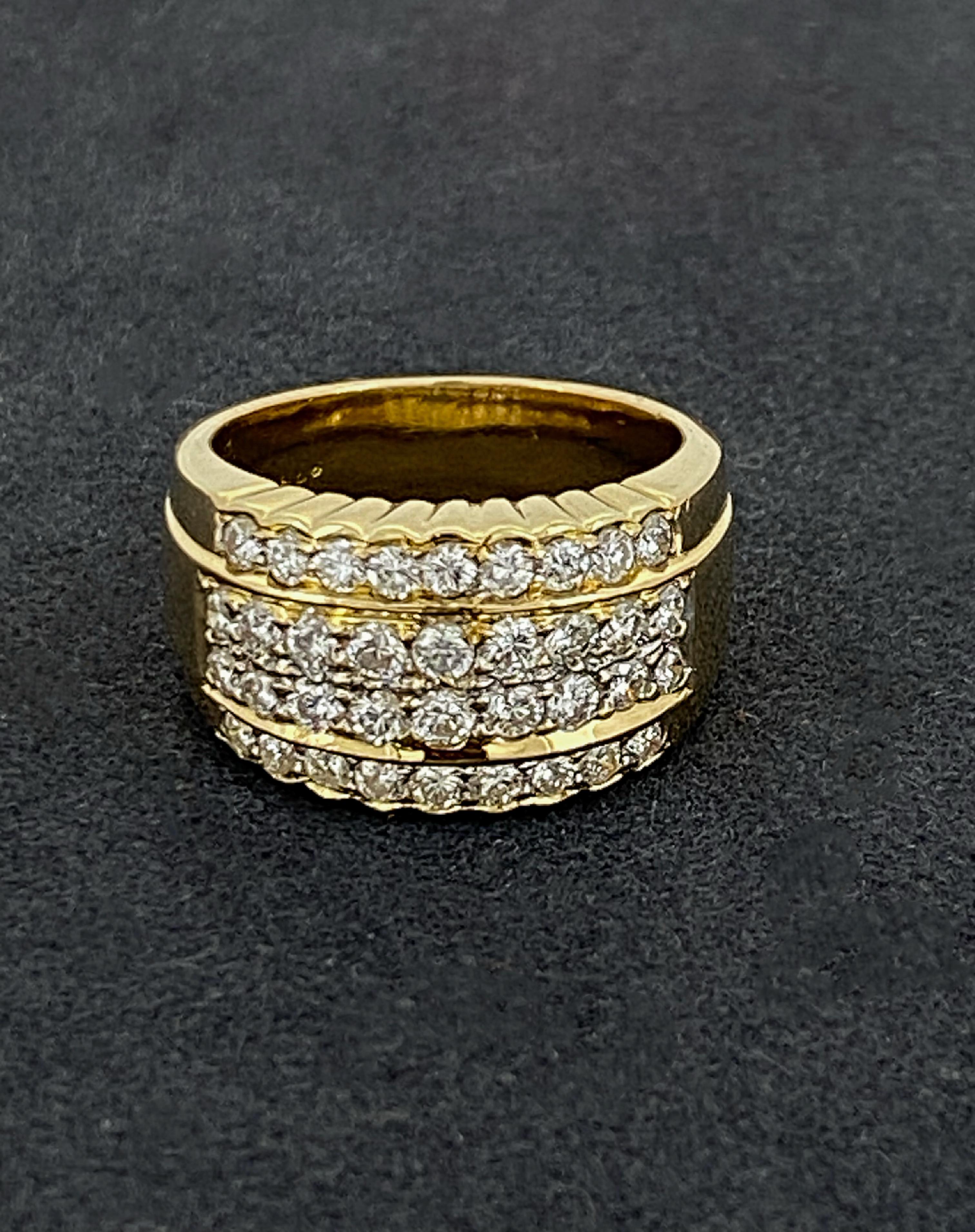Round Cut 1.80ct Natural Diamond (G/VS) Cluster Retro Cocktail Ring in 18K Yellow Gold For Sale