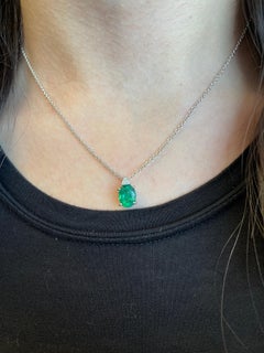 1.80ct Oval Emerald with Triliiant Diamond 18k White Gold Pendant Necklace