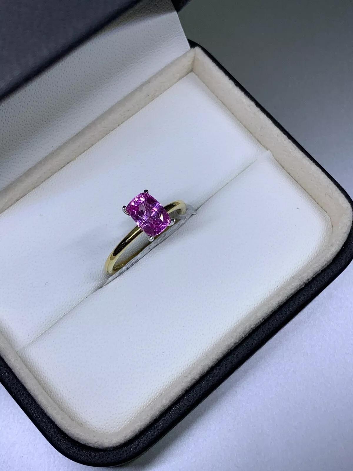 Women's or Men's 1.80ct Pink Sapphire emerald engagement ring 18ct yellow gold. For Sale