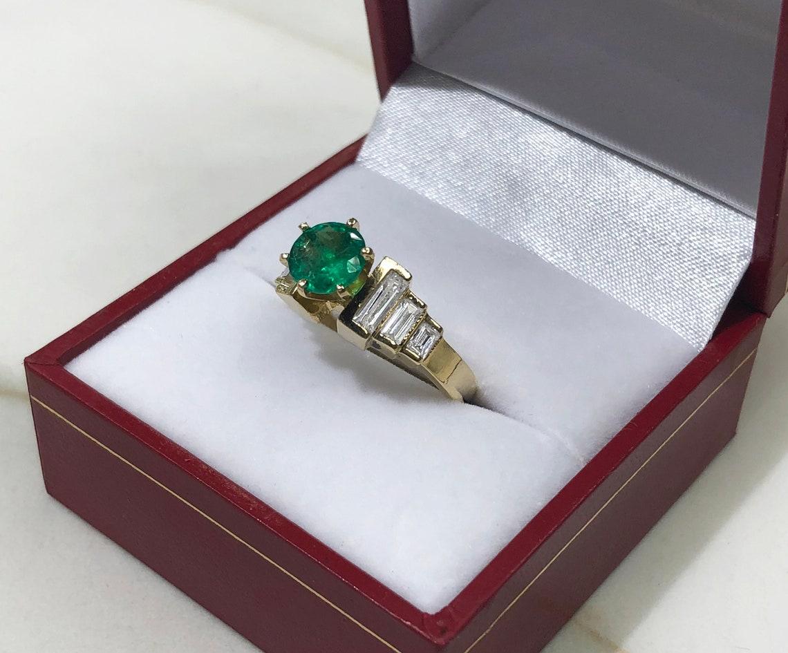 1.80tcw 14K Round Colombian Emerald & Diamond Baguette Accent Gold Ring In New Condition For Sale In Jupiter, FL