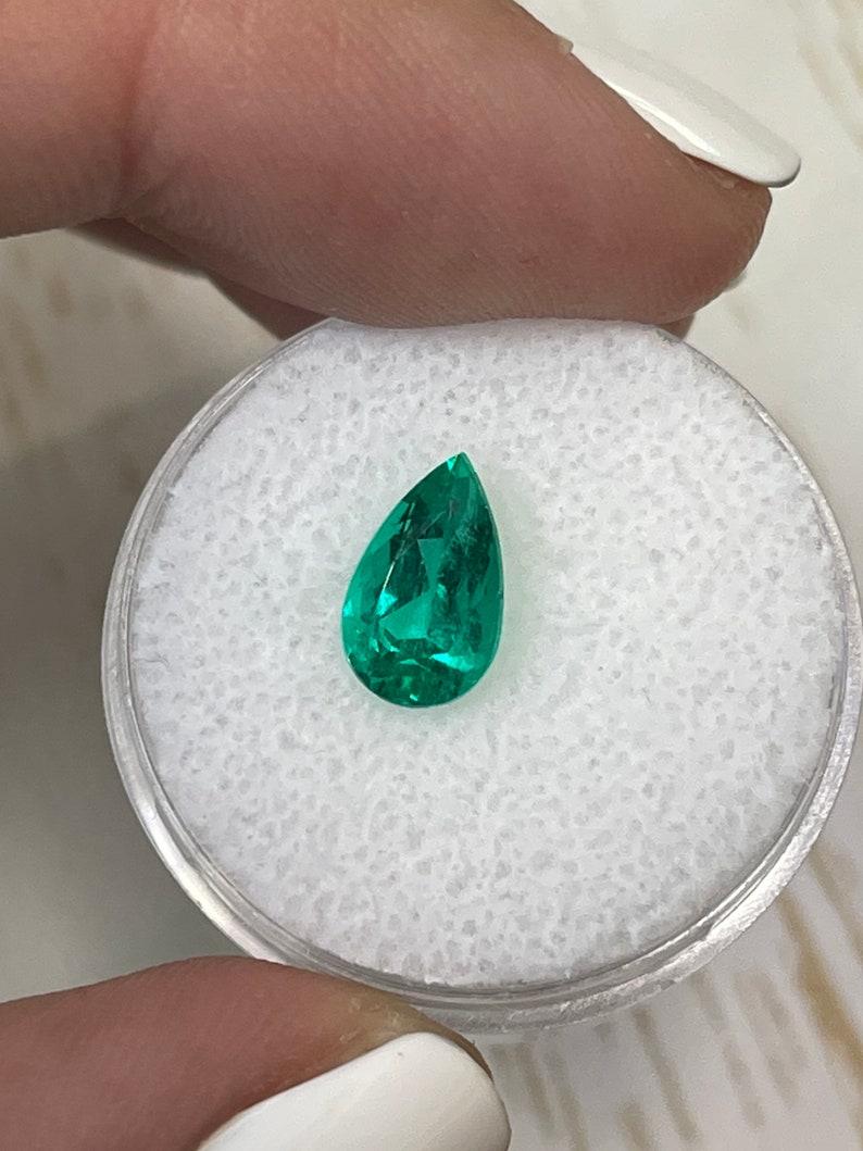 Taille poire Émeraude naturelle colombienne verte fine taille poire de 1,81 carat 10x6 AAA+ en vente