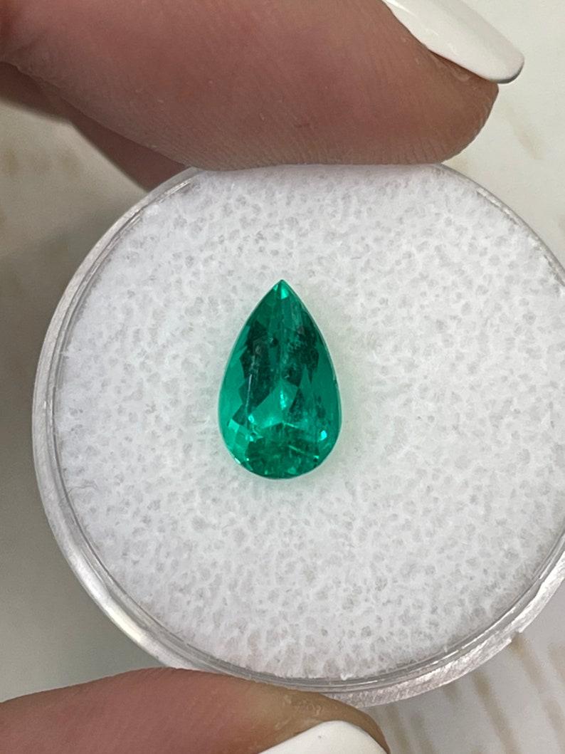Émeraude naturelle colombienne verte fine taille poire de 1,81 carat 10x6 AAA+ en vente 2