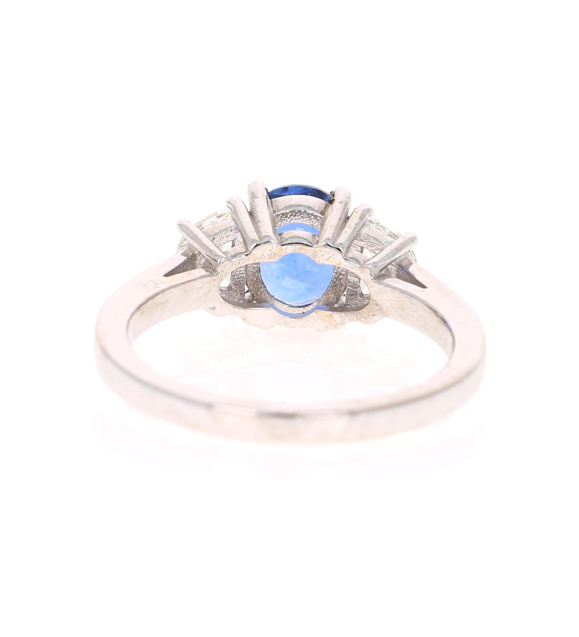 1,81 Karat GIA zertifizierter Saphir Diamant 18 Karat Weißgold Drei-Stein-Ring (Zeitgenössisch) im Angebot