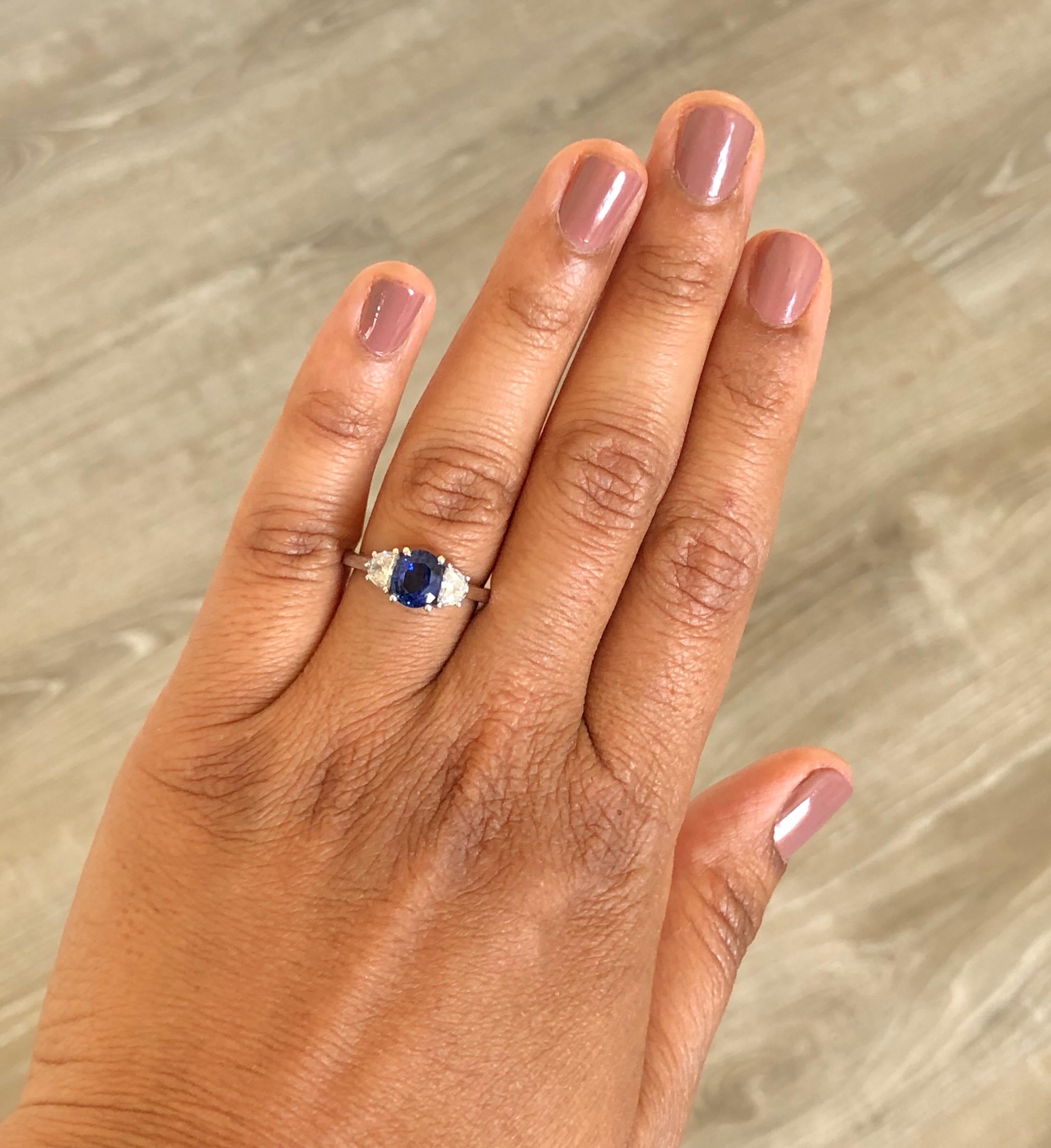 1,81 Karat GIA zertifizierter Saphir Diamant 18 Karat Weißgold Drei-Stein-Ring im Zustand „Neu“ im Angebot in Los Angeles, CA