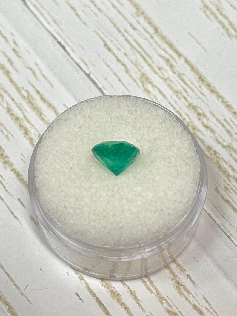 Esmeralda Colombiana Verde Intenso de 1,81 Quilates - Talla Cojín - Piedra de Nacimiento de Mayo Genuina en Nuevo estado para la venta en Jupiter, FL