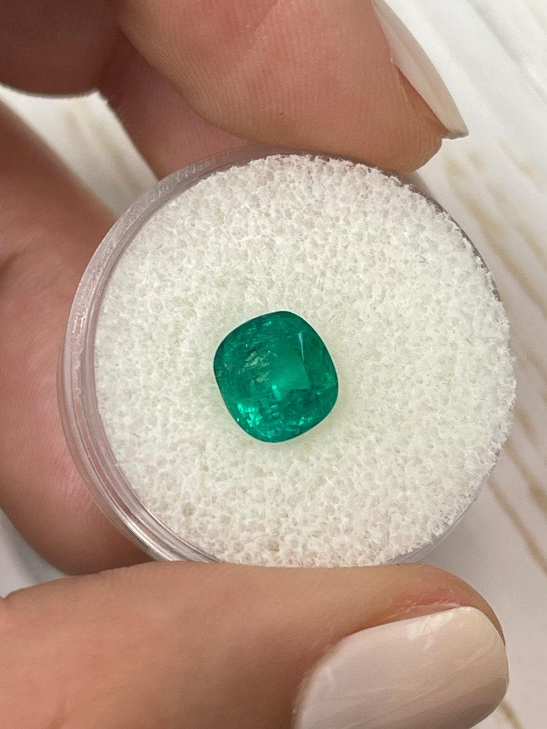 Esmeralda Colombiana Verde Intenso de 1,81 Quilates - Talla Cojín - Piedra de Nacimiento de Mayo Genuina Moderno en venta