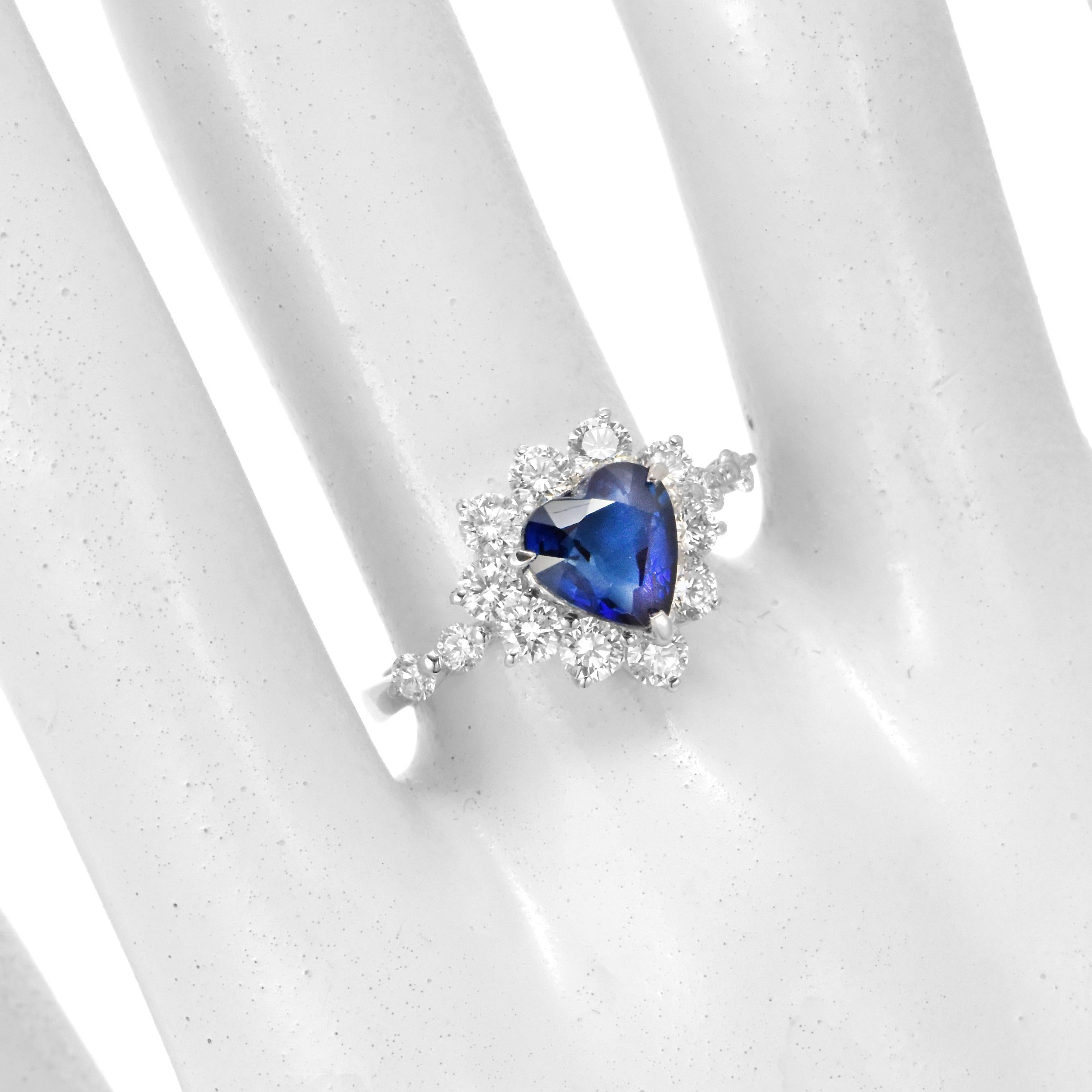 1.81 Carat Natural Ceylon Sapphire and Diamond Ring Made in Platinum In New Condition For Sale In Tokyo, JP