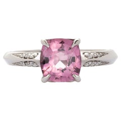 Bague en or blanc 18 carats avec spinelle rose de 1,81 carat et diamant de 0,10 carat