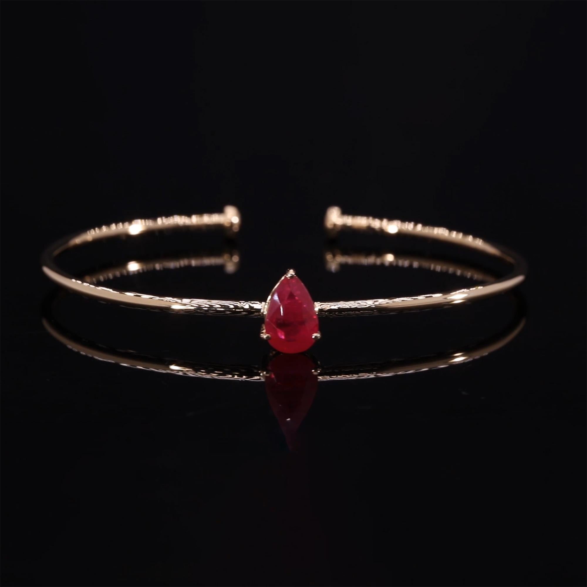 1,81 Karat Rotes Edelstein-Armband Armreif 18 Karat Gelbgold Handmade Jewelry Damen im Angebot