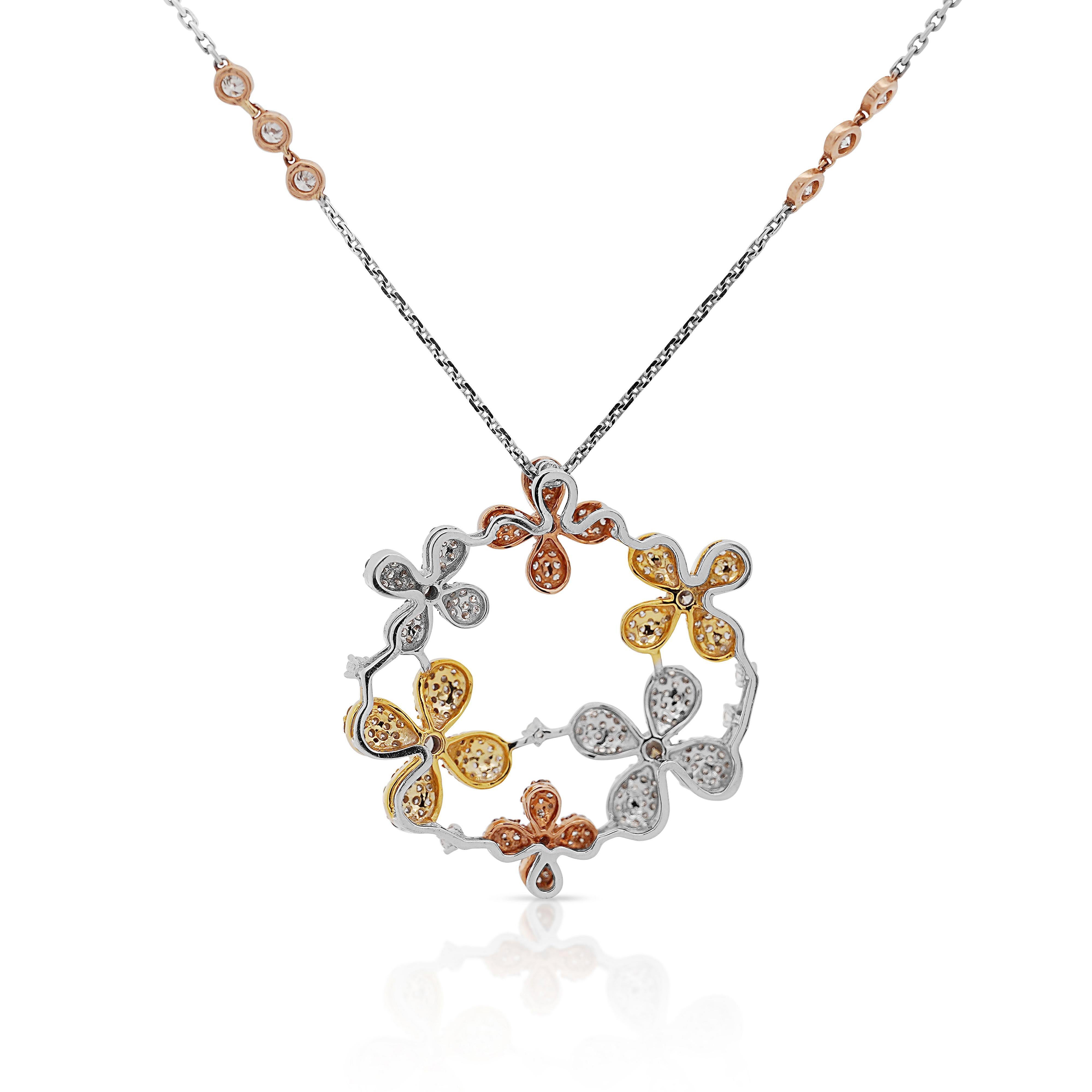 Collier à pendentif couronne de fleurs en or tricolore 14K et diamant rond de 1,81 carat en vente 1