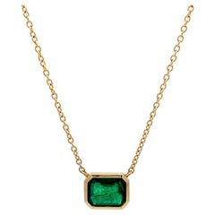 1.81 Carats Emerald 18 Karat Yellow Gold Bezel Set Chain Necklace