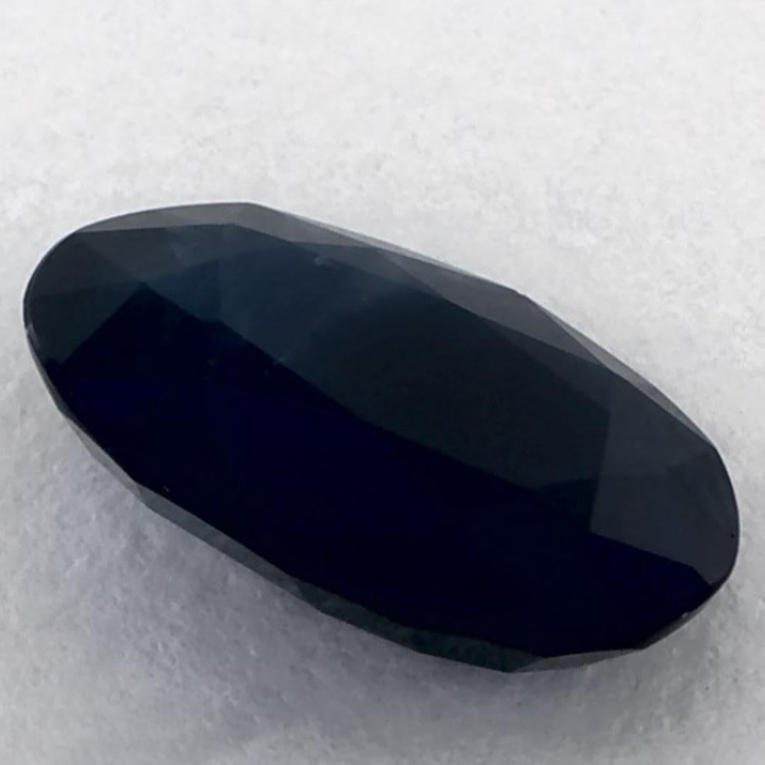 1.81 carati di zaffiro blu ovale sfuso in vendita 1