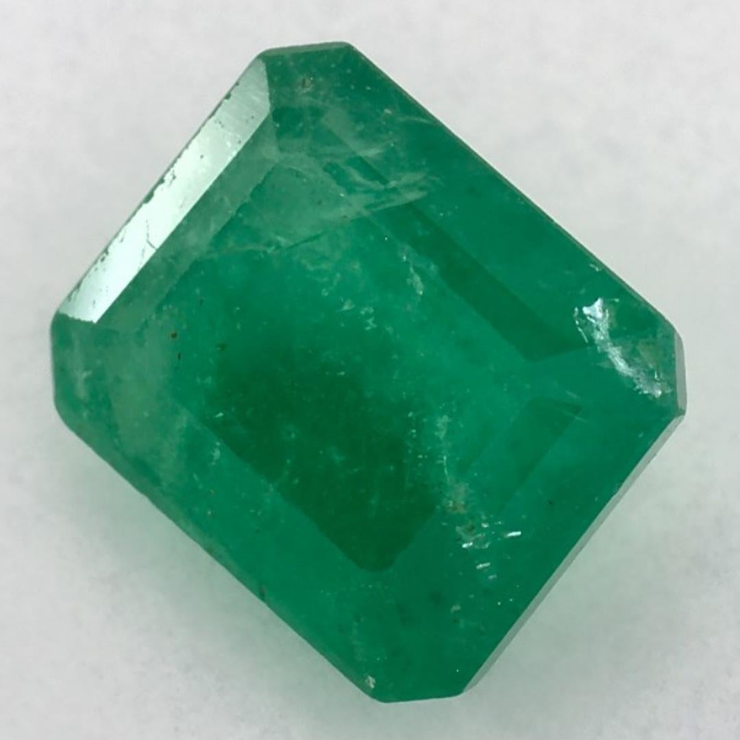 Con un vibrante tono verde, la piedra de nacimiento de mayo es un símbolo del renovado crecimiento primaveral. 

Explora la vibrante colección de esmeraldas, rubíes y zafiros de nuestra tienda, disponibles como gemas sueltas y combinadas con nuestra