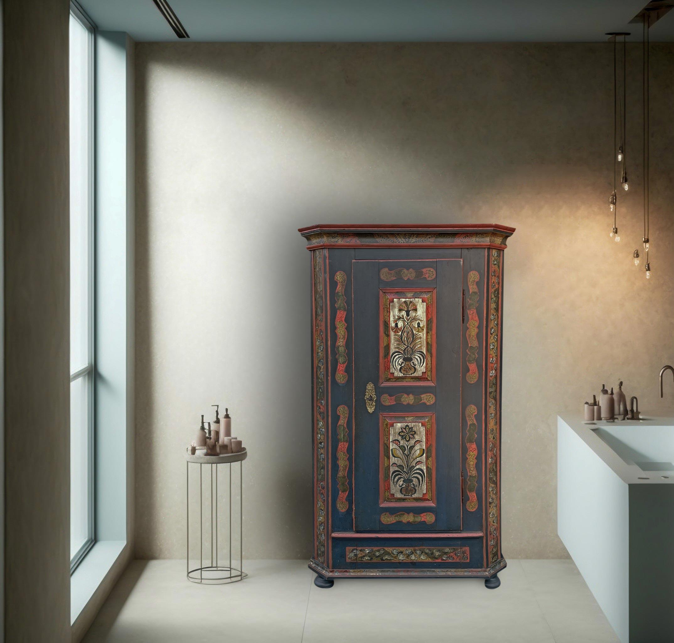 Meuble de rangement peint à motifs floraux bleus 1810, Europe centrale 6