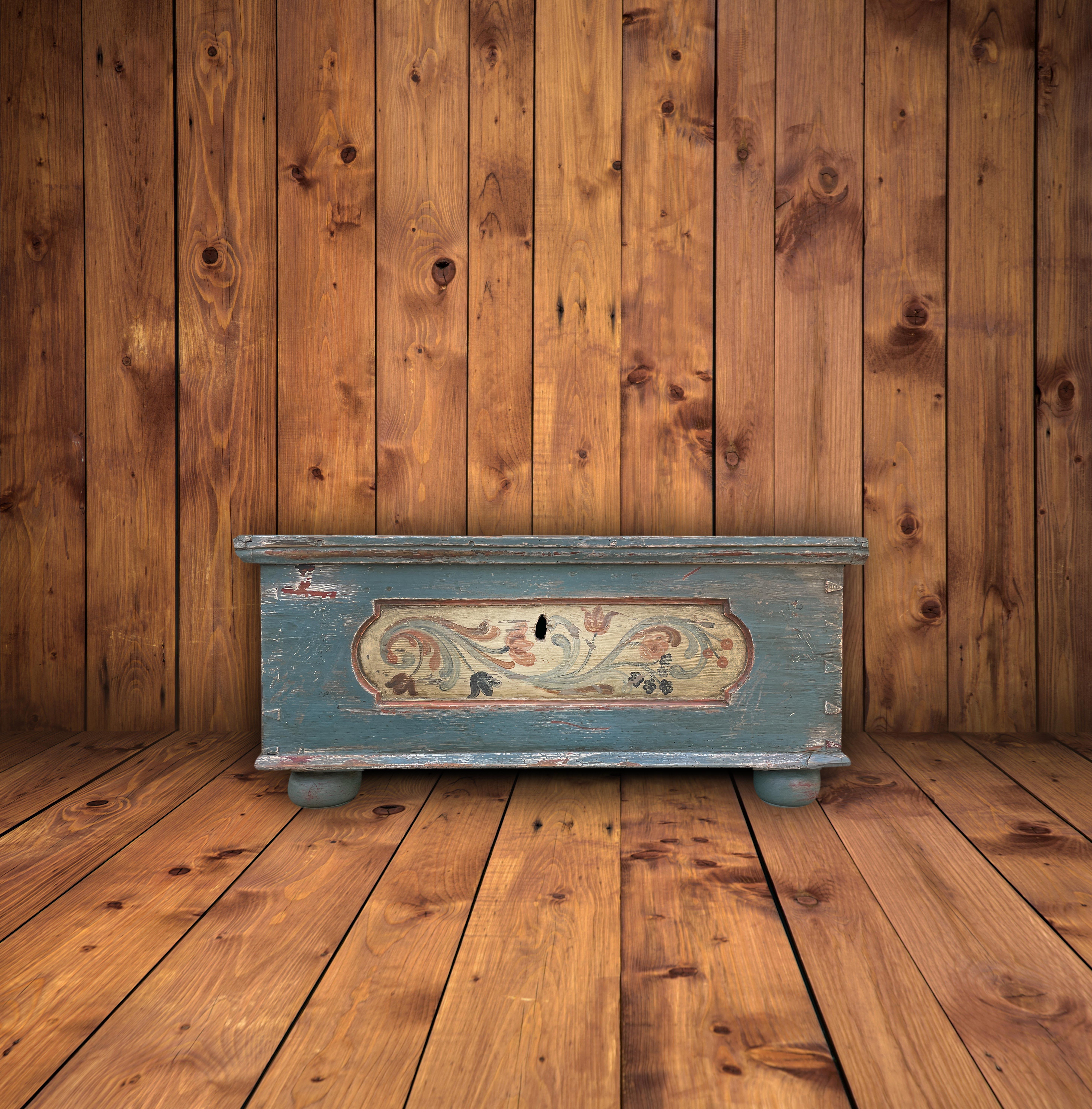 1850 Blue Floral Panted Blanket Chest 8