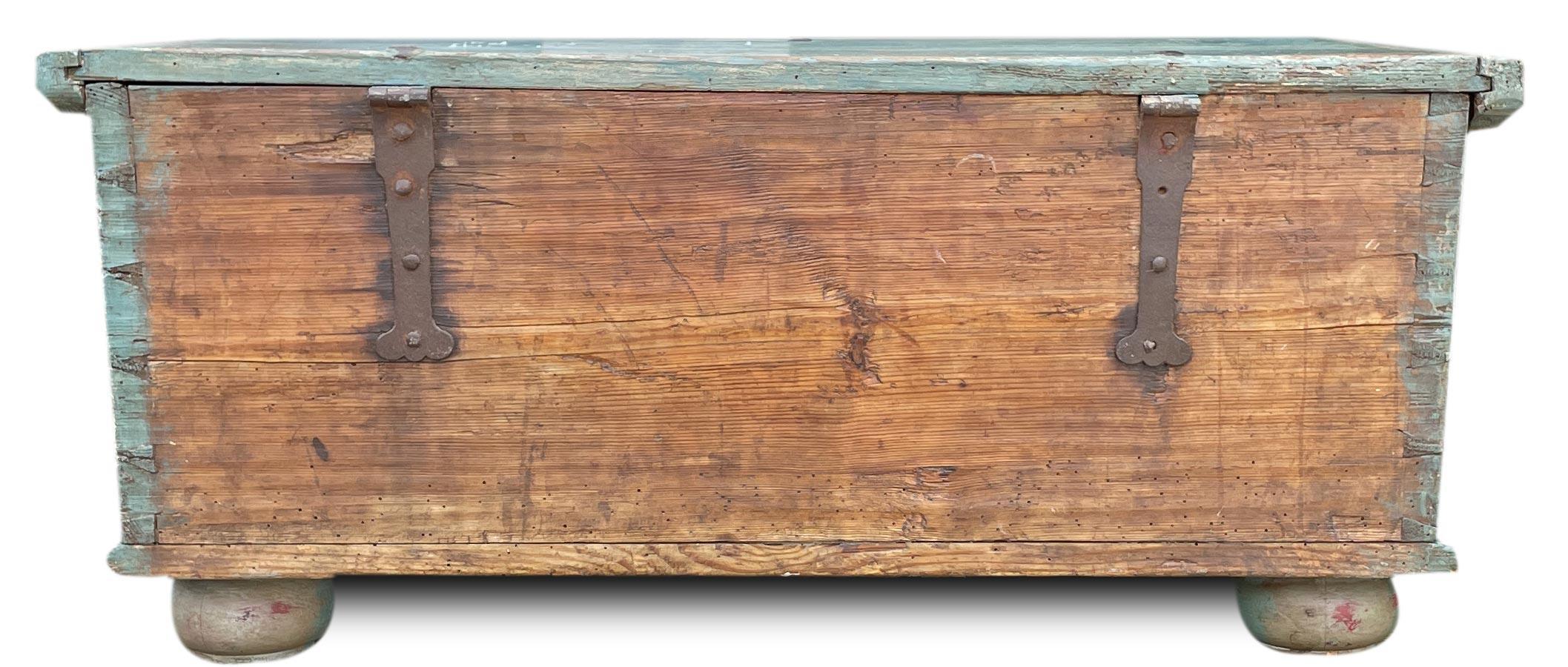 1850 Blue Floral Panted Blanket Chest In Good Condition In Vo', Veneto