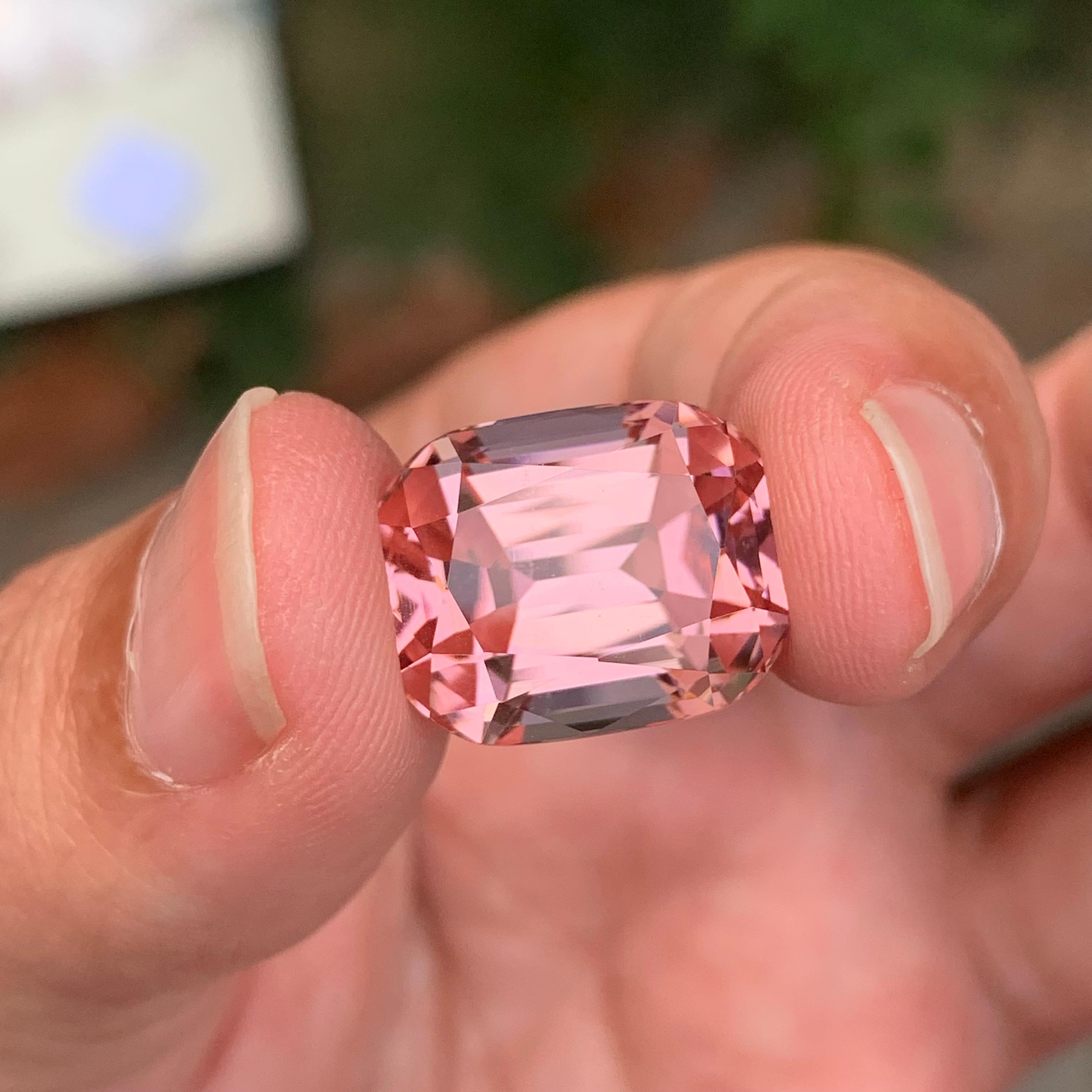 Taille coussin Pierre précieuse taille coussin en tourmaline rose pêche naturelle non sertie de 18.10 carats en vente
