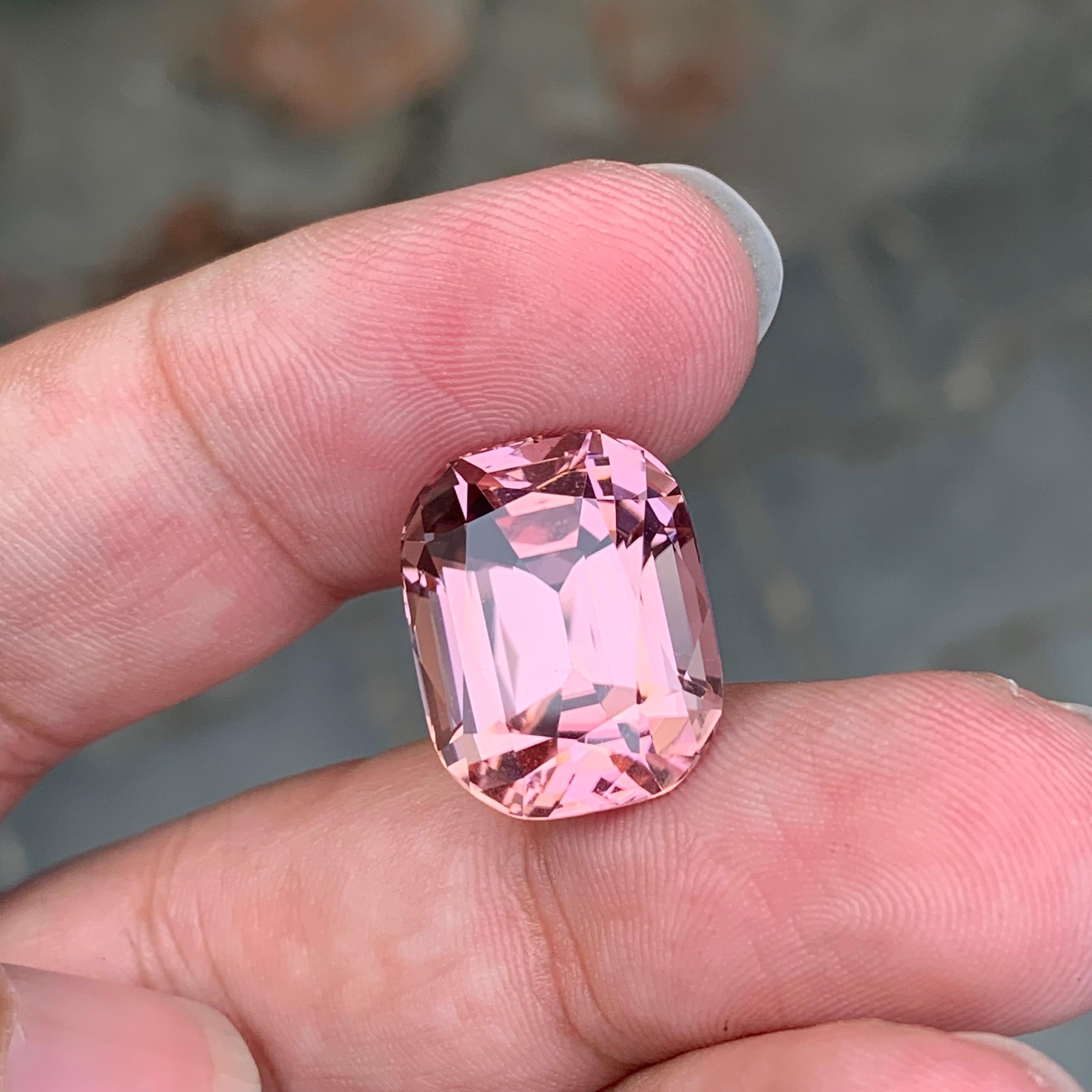 Pierre précieuse taille coussin en tourmaline rose pêche naturelle non sertie de 18.10 carats Neuf - En vente à Peshawar, PK