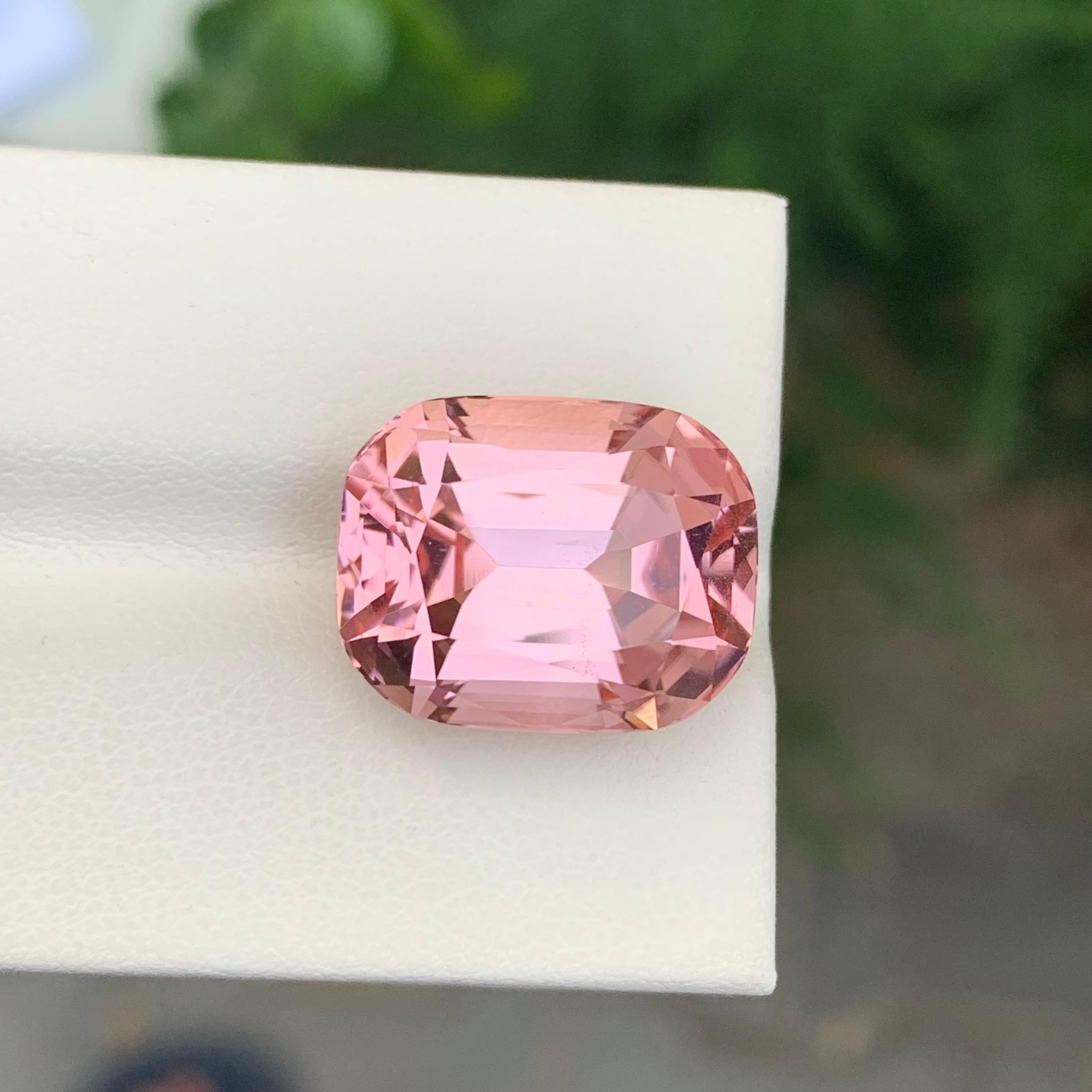 Pierre précieuse taille coussin en tourmaline rose pêche naturelle non sertie de 18.10 carats Unisexe en vente