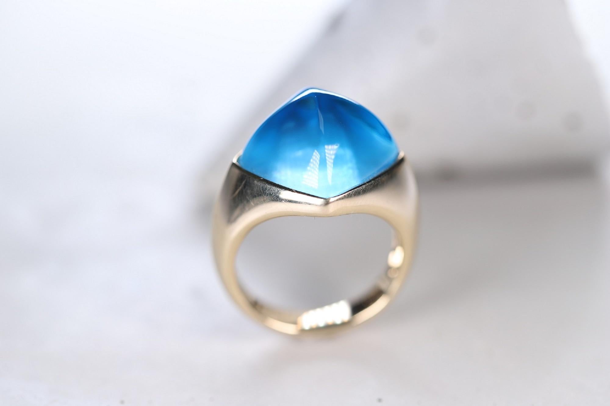 18.10 Carat Sugar Loaf Blue Topaz 14 Karat Yellow Gold Cocktail Ring In New Condition For Sale In New York, NY