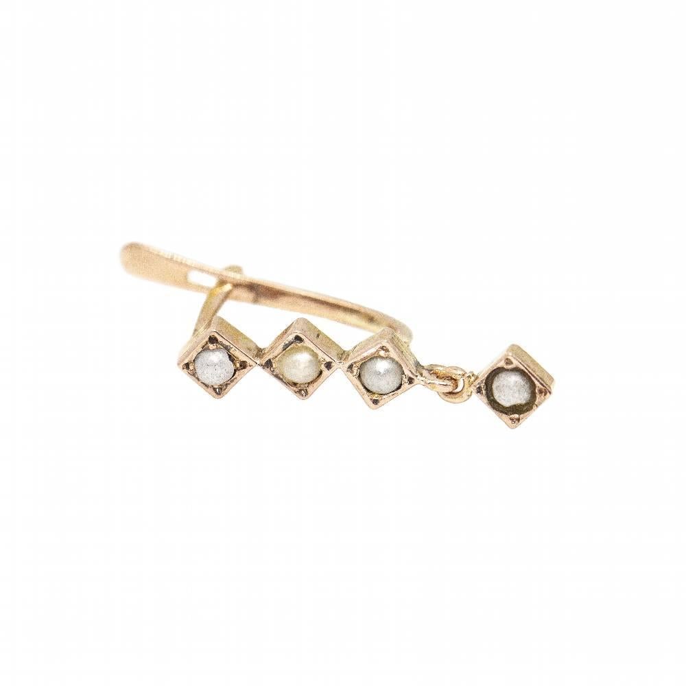 Vintage Elizabethan Earrings in Yellow Gold for women  8x Natural Pearls  Catalan Clasp  18kt Yellow Gold  1,34 grams  Measures: Length 15mm  These earrings are in excellent condition, with no visible wear and tear  Ref.D361040JC