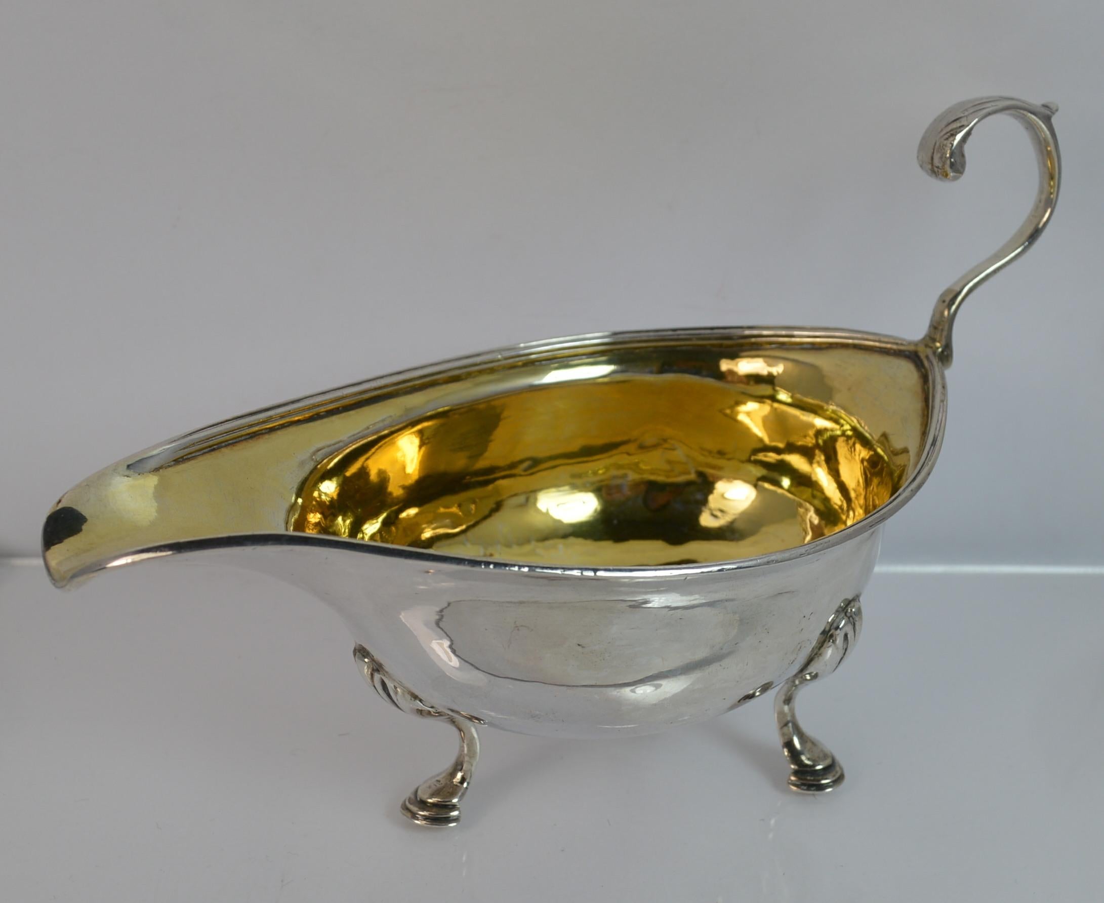 1810 Georgian Solid Silver Sauce or Gravy Boat on Three Feet In Excellent Condition In St Helens, GB