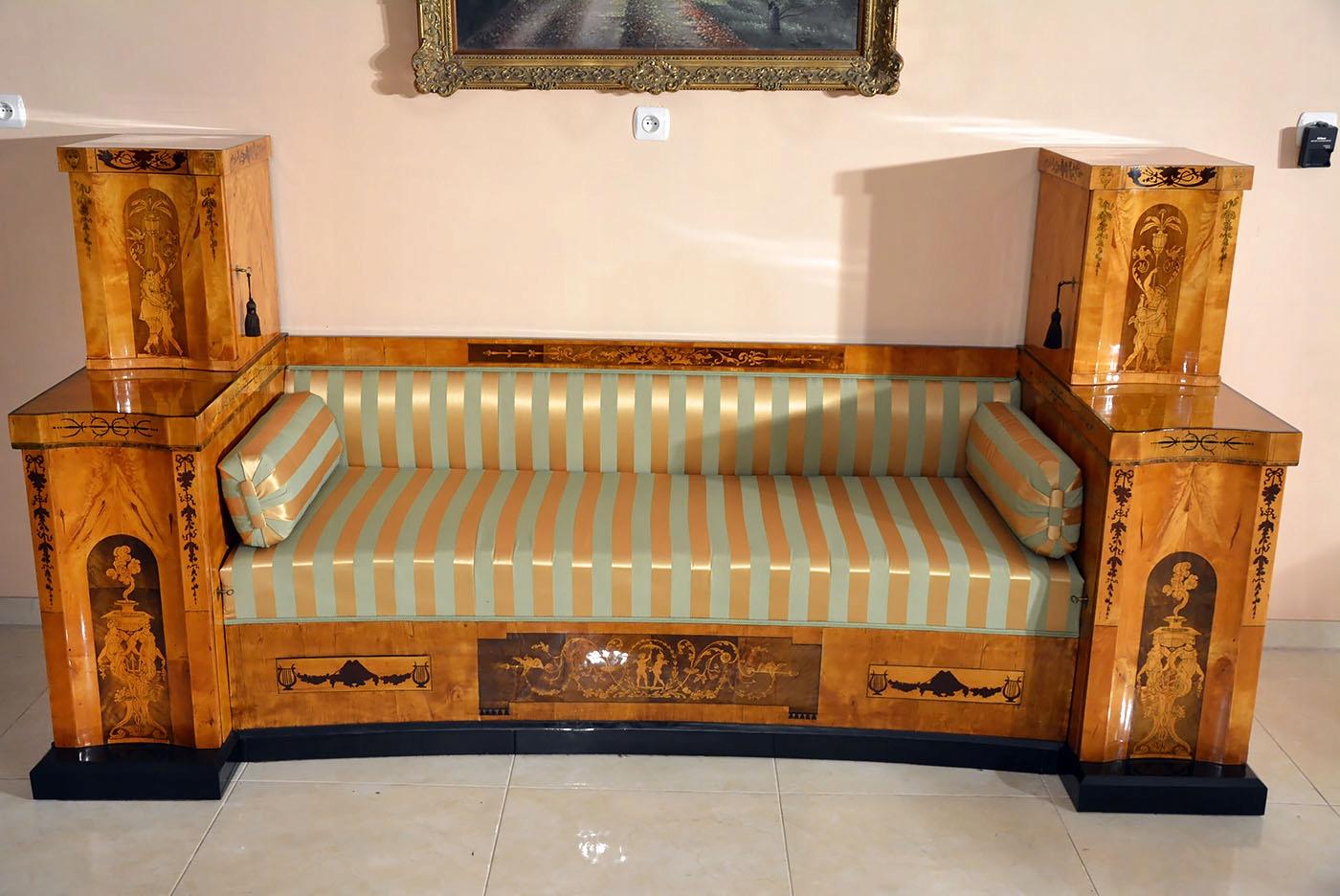 1810 Transition Period Empire / Biedermeier Sofa / Couch Inlaid Birch Veneer For Sale 7