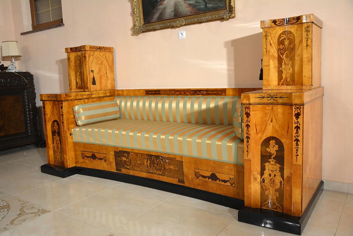 1810 Transition Period Empire / Biedermeier Sofa / Couch Inlaid Birch Veneer In Good Condition For Sale In Liverpool, GB