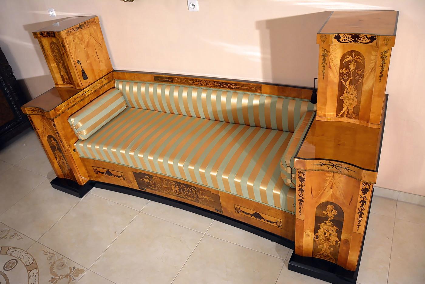 1810 Transition Period Empire / Biedermeier Sofa / Couch Inlaid Birch Veneer For Sale 1