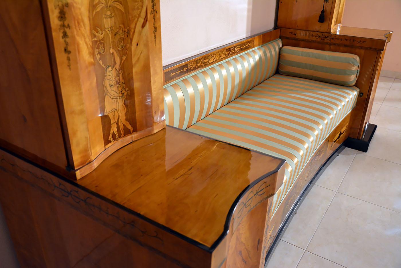 1810 Transition Period Empire / Biedermeier Sofa / Couch Inlaid Birch Veneer For Sale 3