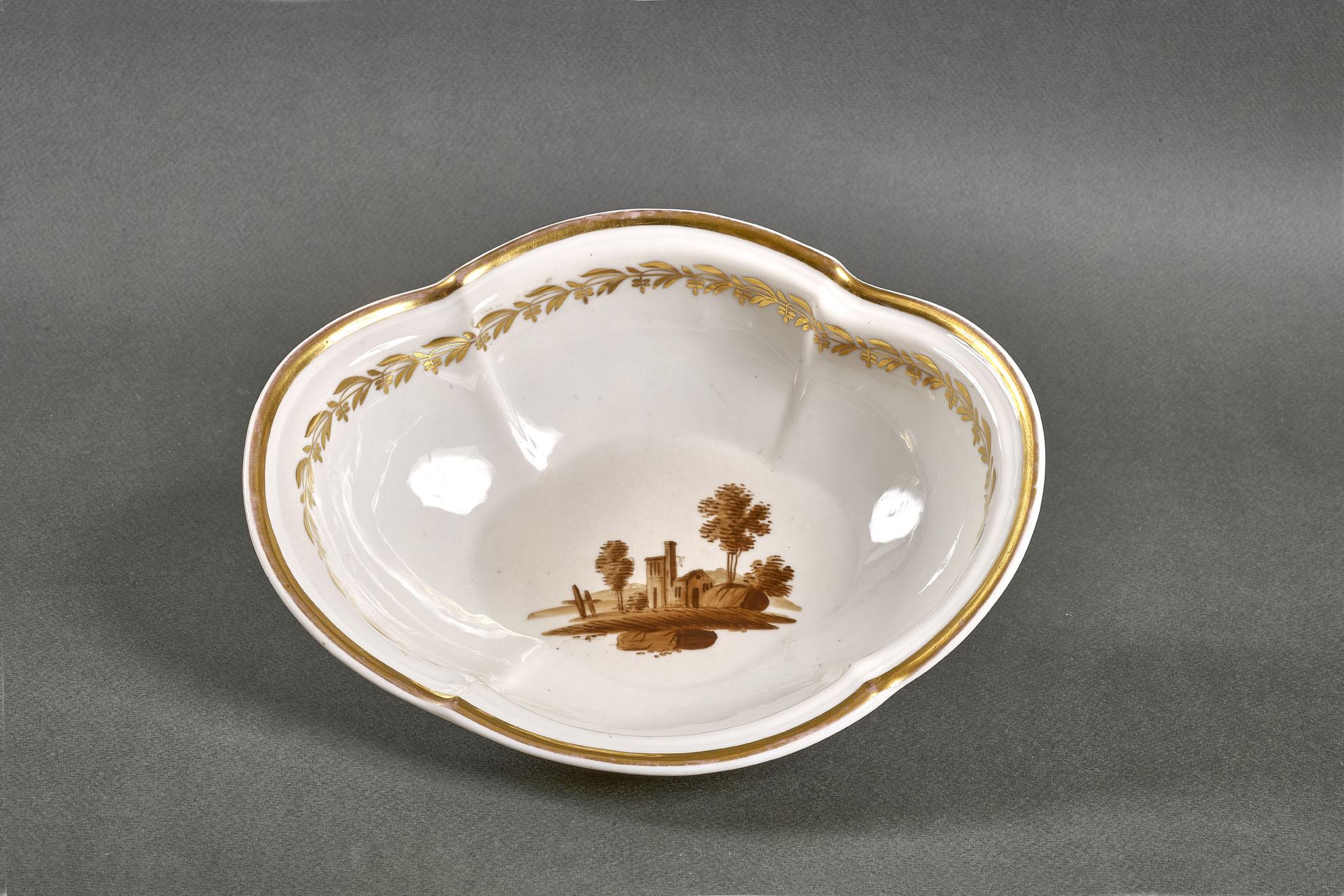 Russe Centre de table Empire 1810 en porcelaine marquée à la main en vente