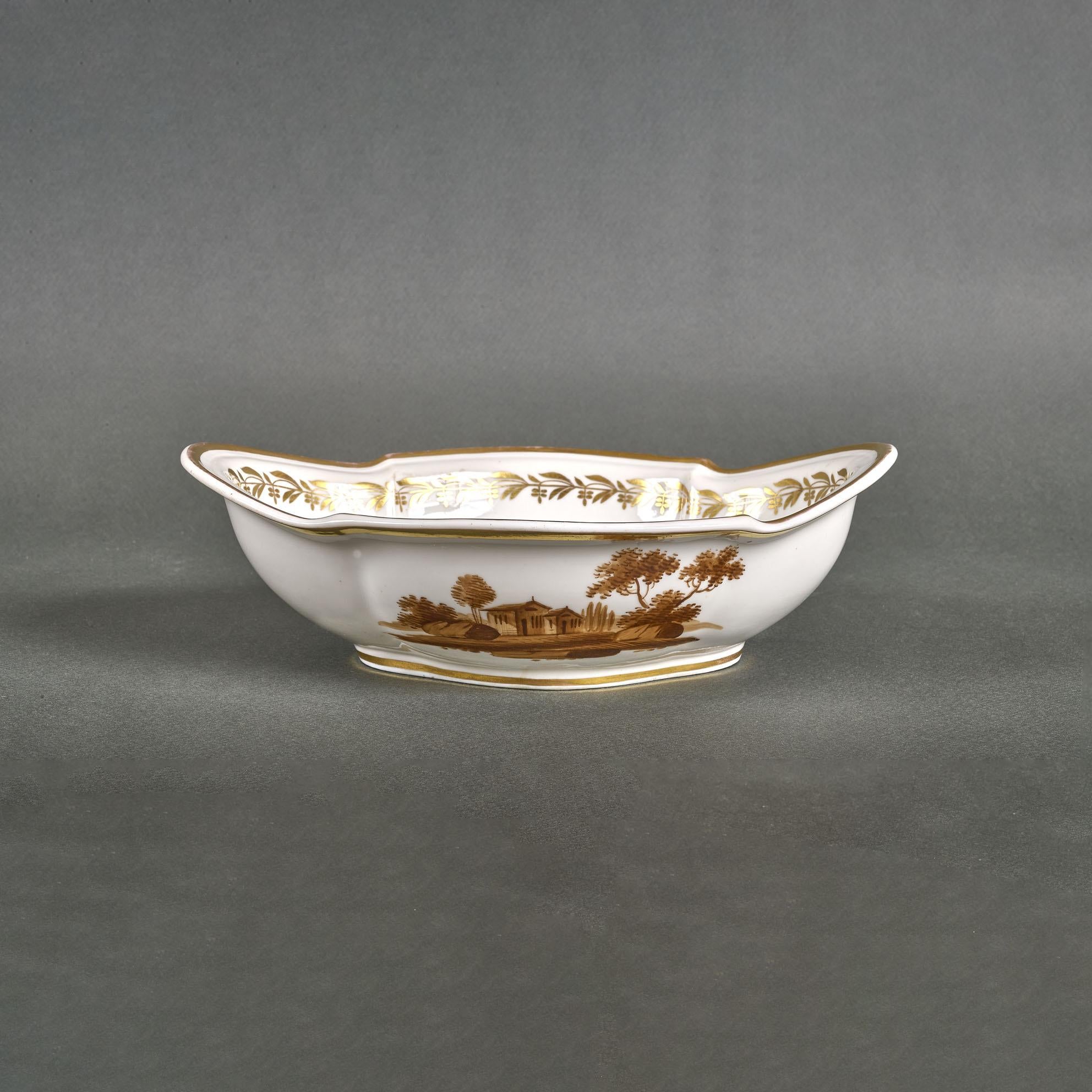 XIXe siècle Centre de table Empire 1810 en porcelaine marquée à la main en vente