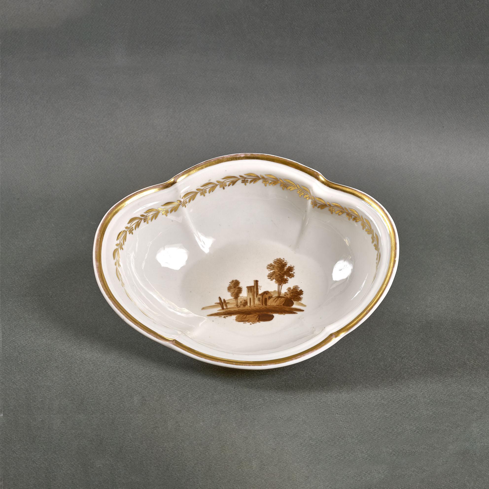 Porcelaine Centre de table Empire 1810 en porcelaine marquée à la main en vente