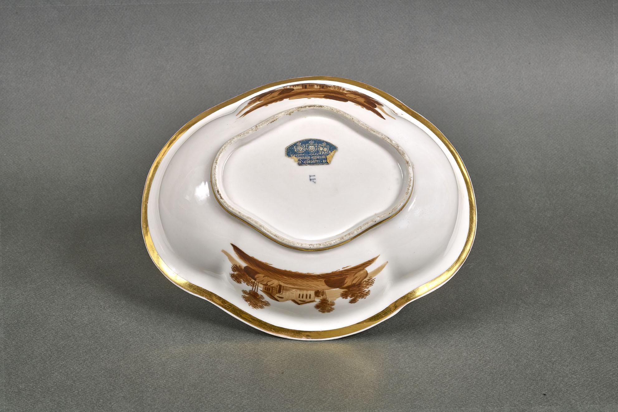 Centre de table Empire 1810 en porcelaine marquée à la main en vente 1