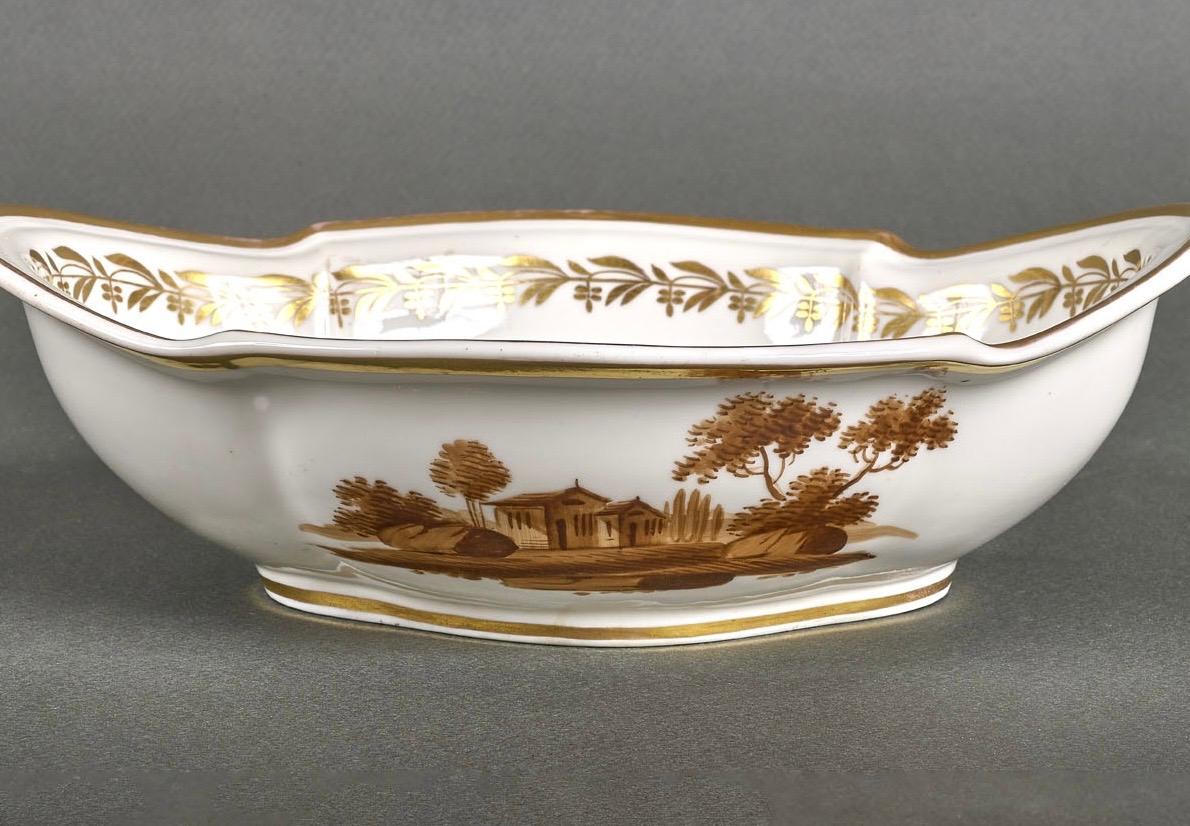 Centre de table Empire 1810 en porcelaine marquée à la main en vente 2